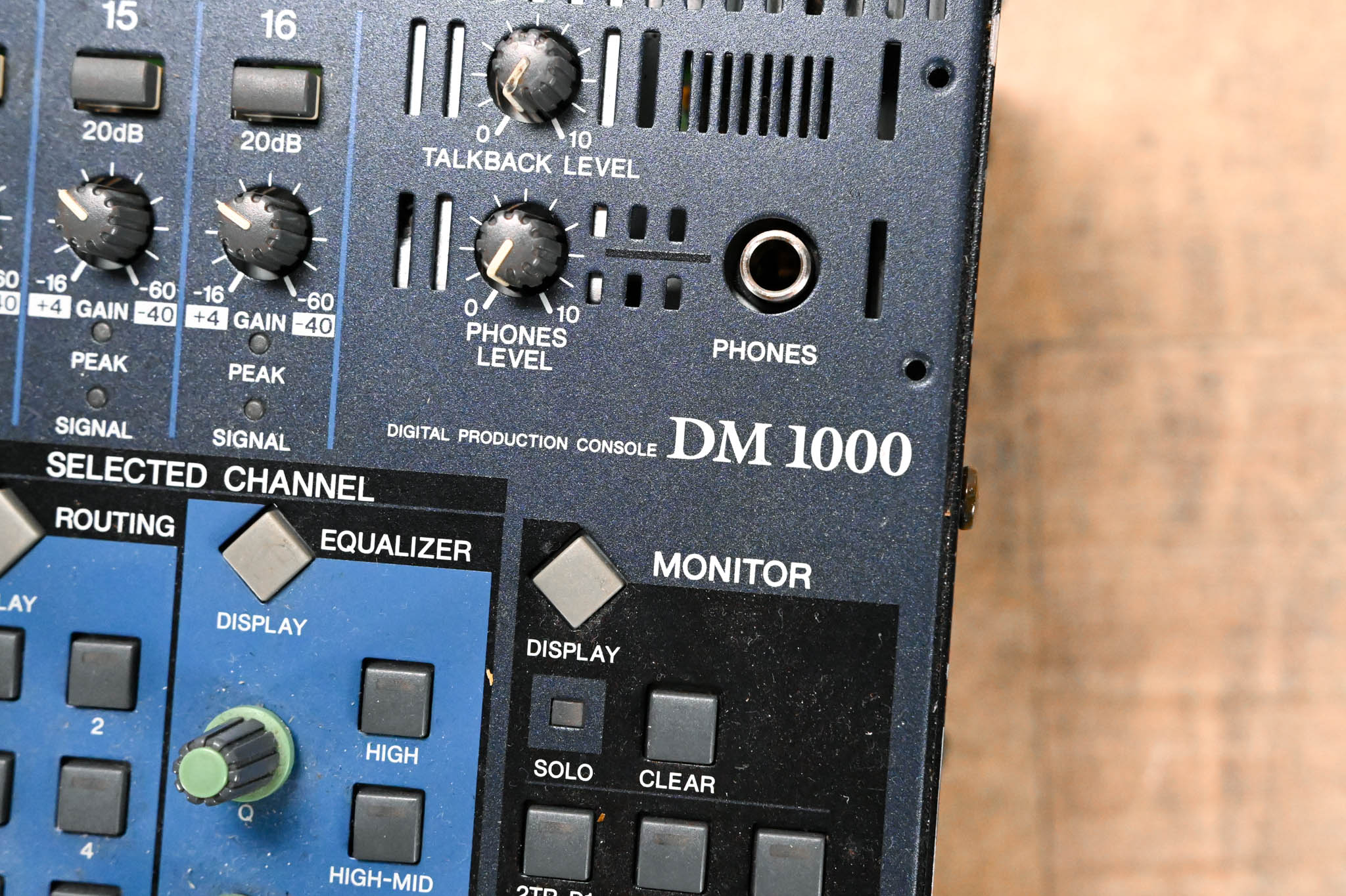 Yamaha DM1000 48-Channel Digital Audio Mixing Console
