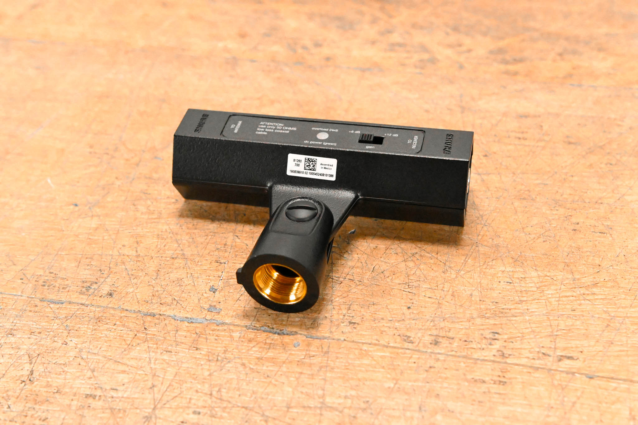 Shure UA834WB In-Line Antenna Amplifier with Stand