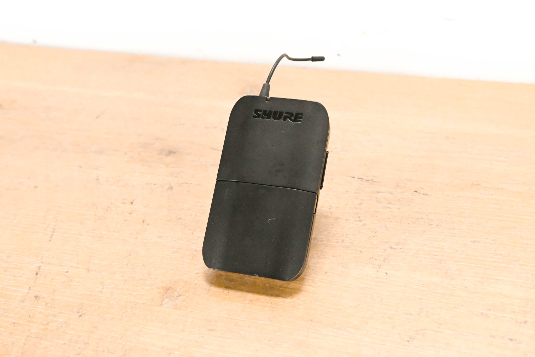 Shure BLX1 Wireless Bodypack Transmitter - J10 Band: 584-608 MHz