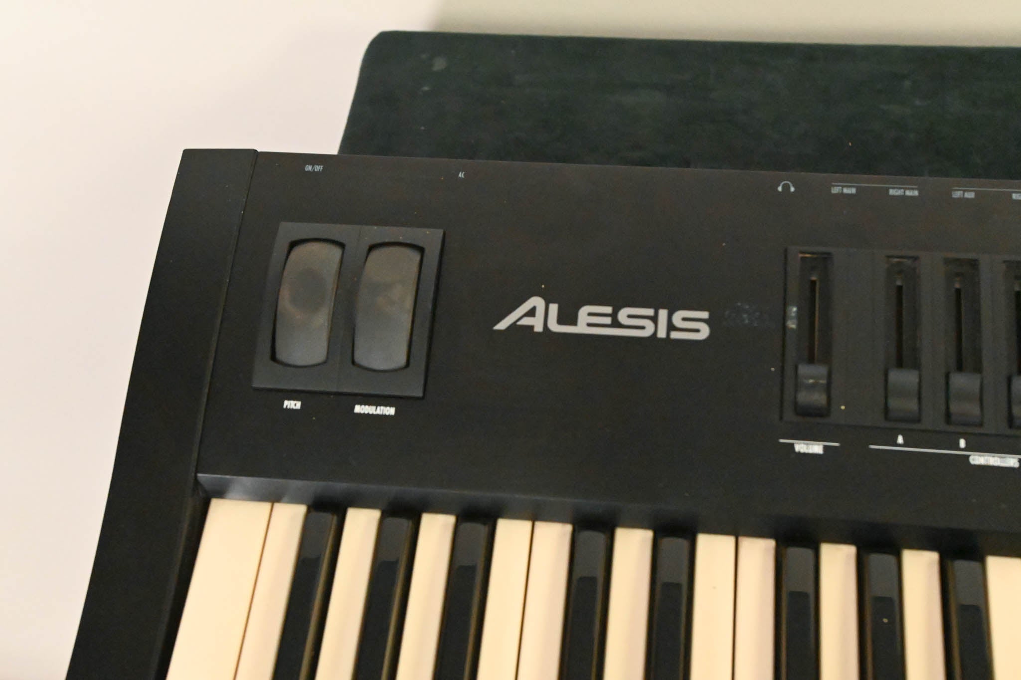Alesis QS7 76-Key Synthesizer Keyboard