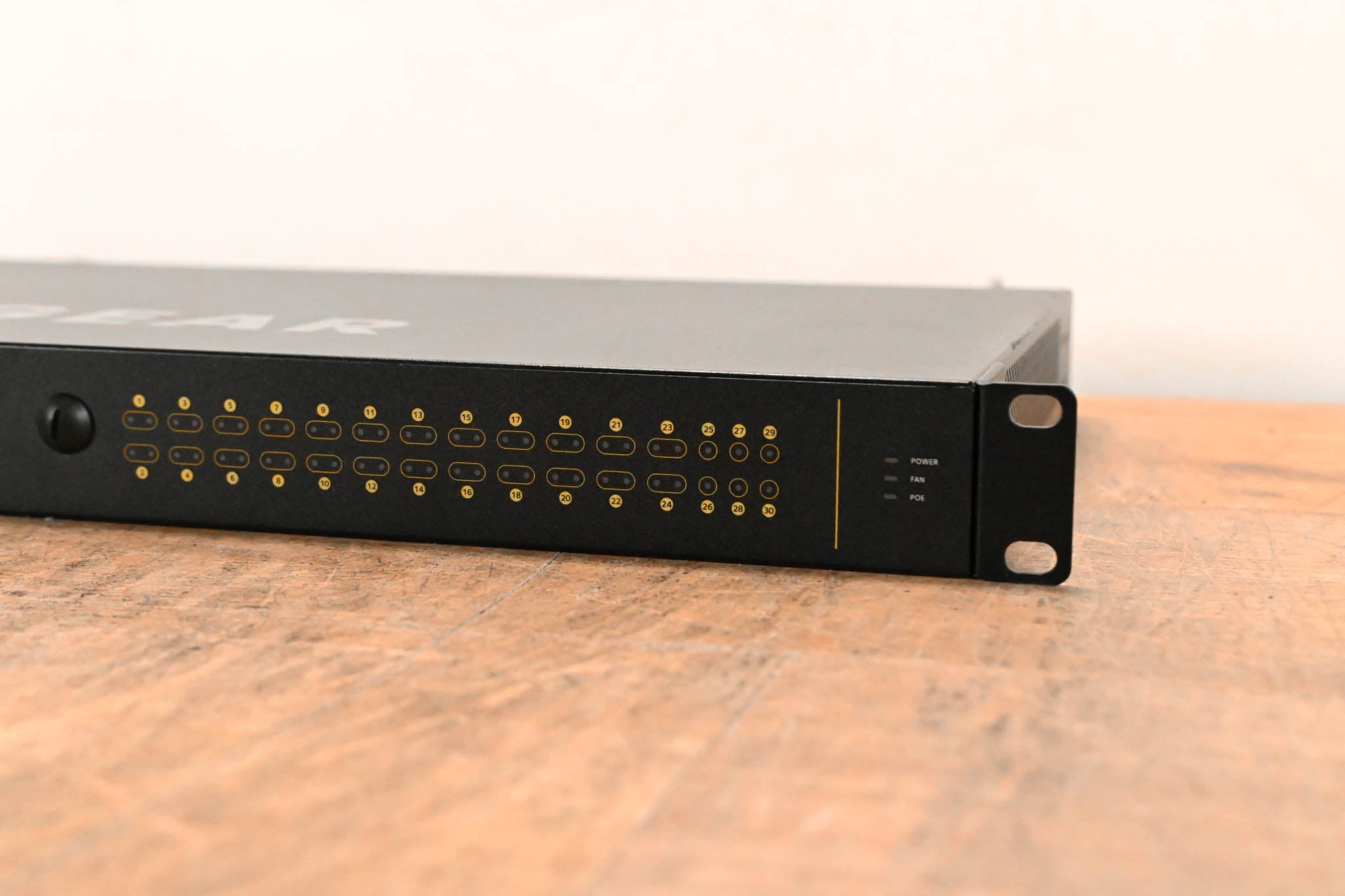 NETGEAR M4250-26G4F-PoE+ AV Line 24x1G PoE+ 300W 2x1G and 4xSFP Switch