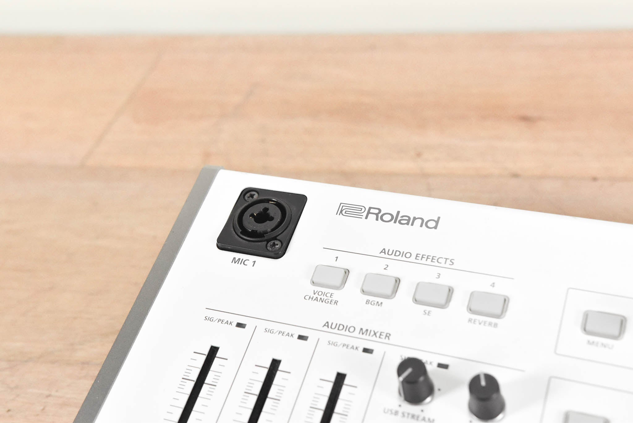 Roland - ■極上品■ Roland AV STREAMING MIXER VR-1HD Roland VR-1HD A/V Streaming Mixer – Kraft Music