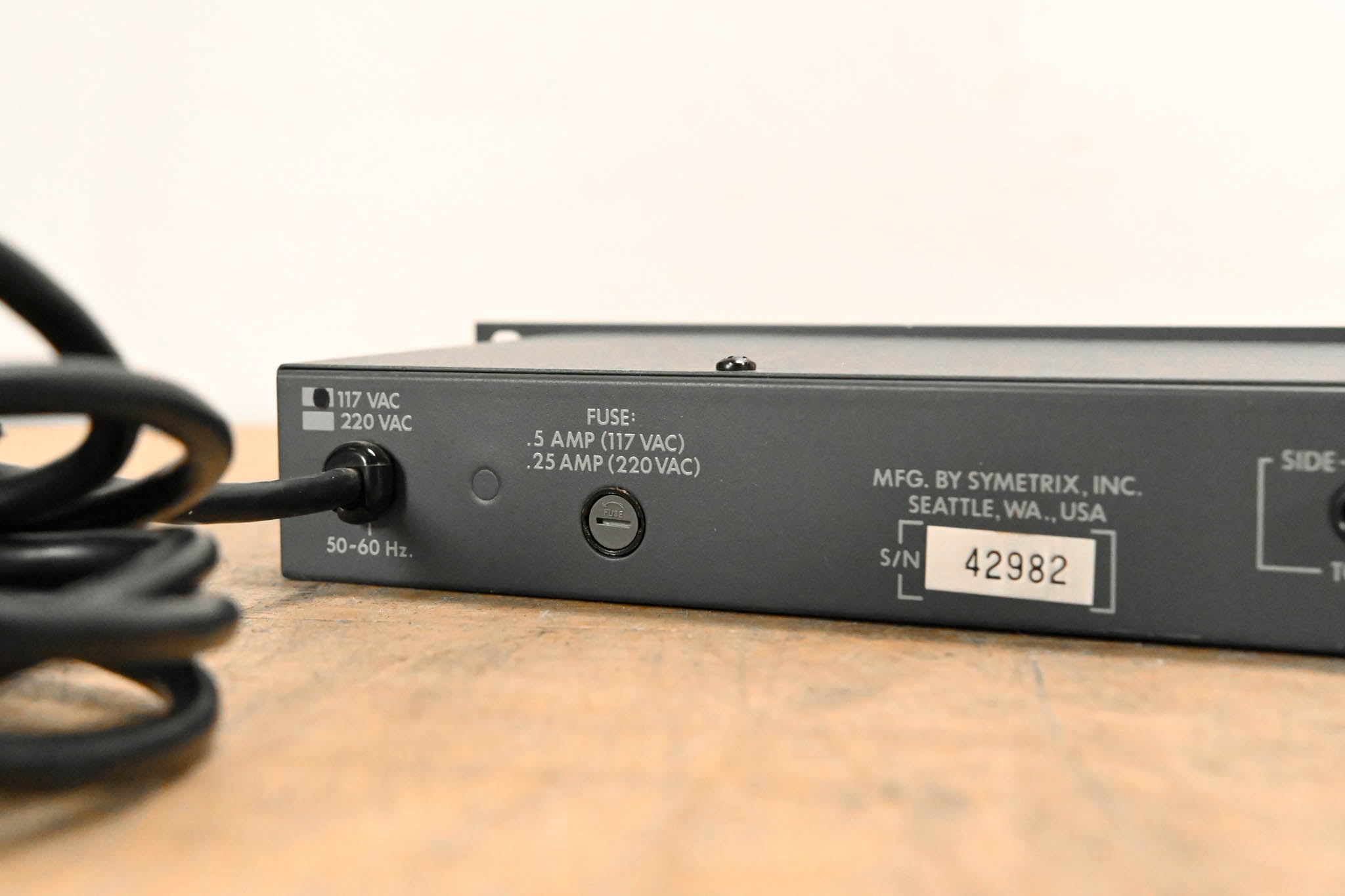 Symetrix 501 Peak-RMS Compressor/Limiter