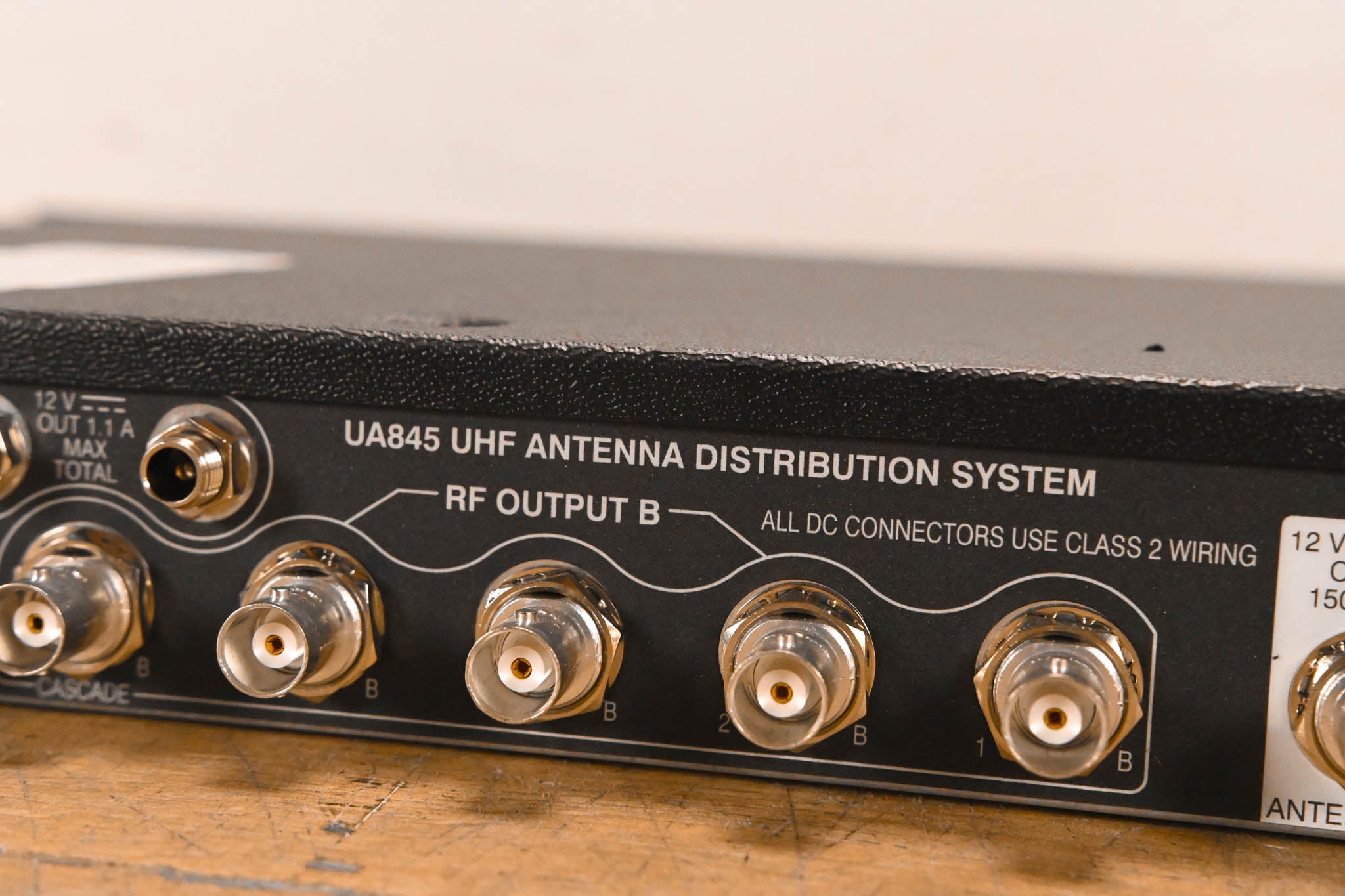 Shure UA845-SWB Antenna Distribution System - 470-952 MHz