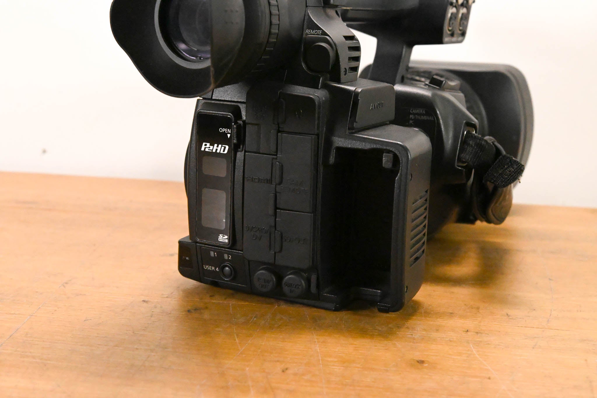 Panasonic AG-HPX255P P2 HD Handheld Camcorder