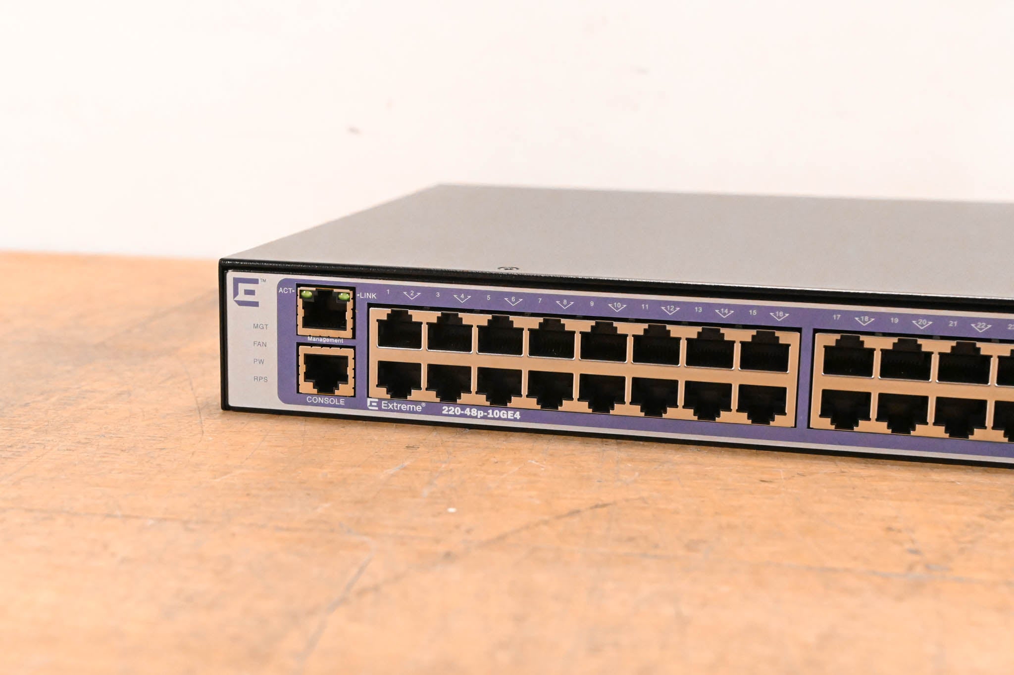 Extreme Networks 220-48P-10GE4 ExtremeSwitching 220 48-Port Switch