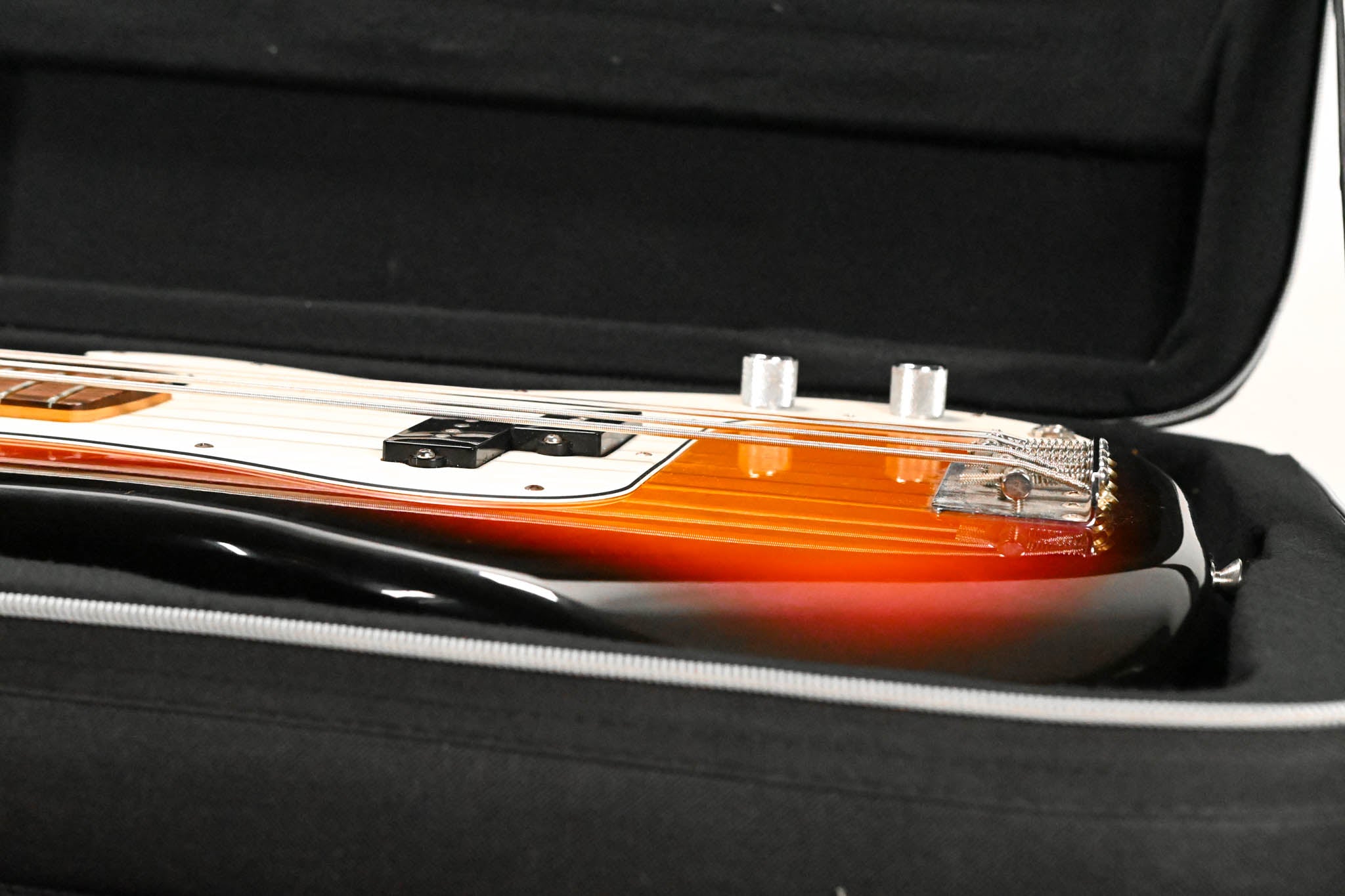 Fender Precision Bass 2009 MIM Sunburst With Case