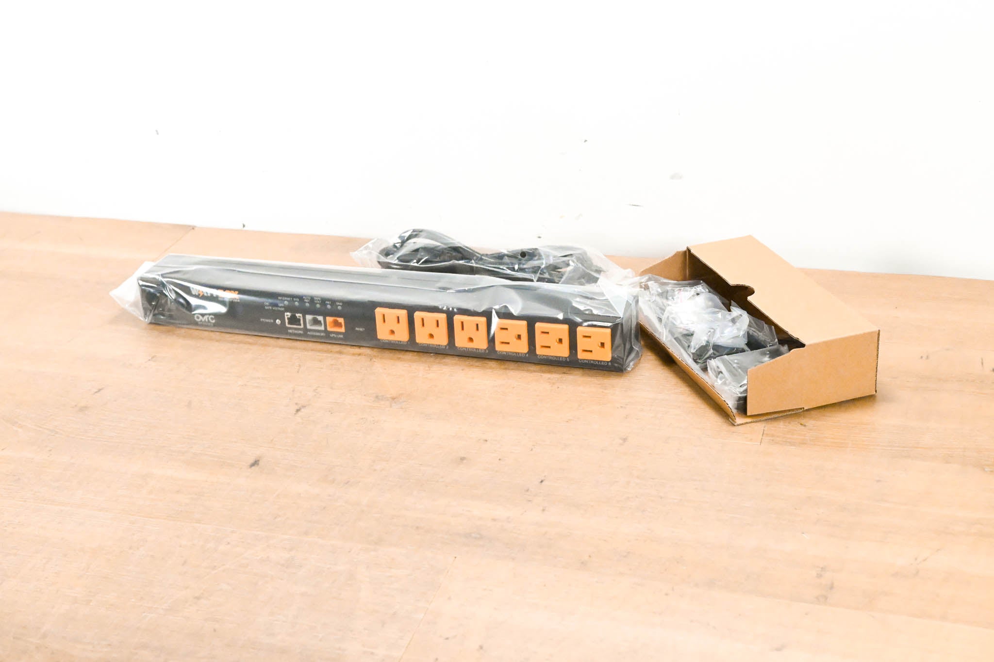 WattBox WB-800-IPVM-6 Rackmount IP Power Conditioner (6 Outlets)