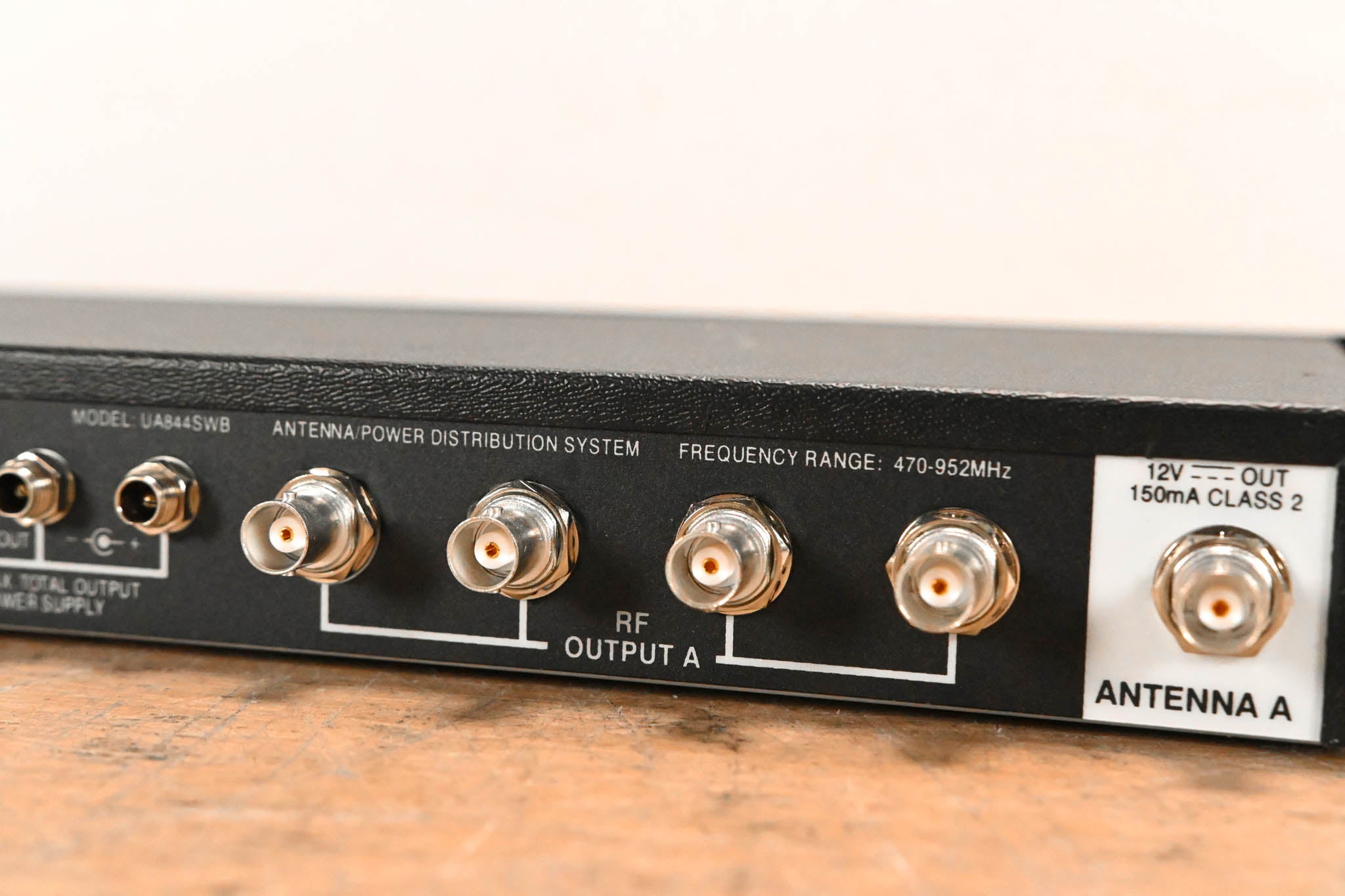 Shure UA844SWB Antenna Distribution System - 470-952 MHz NO POWER SUPPLY