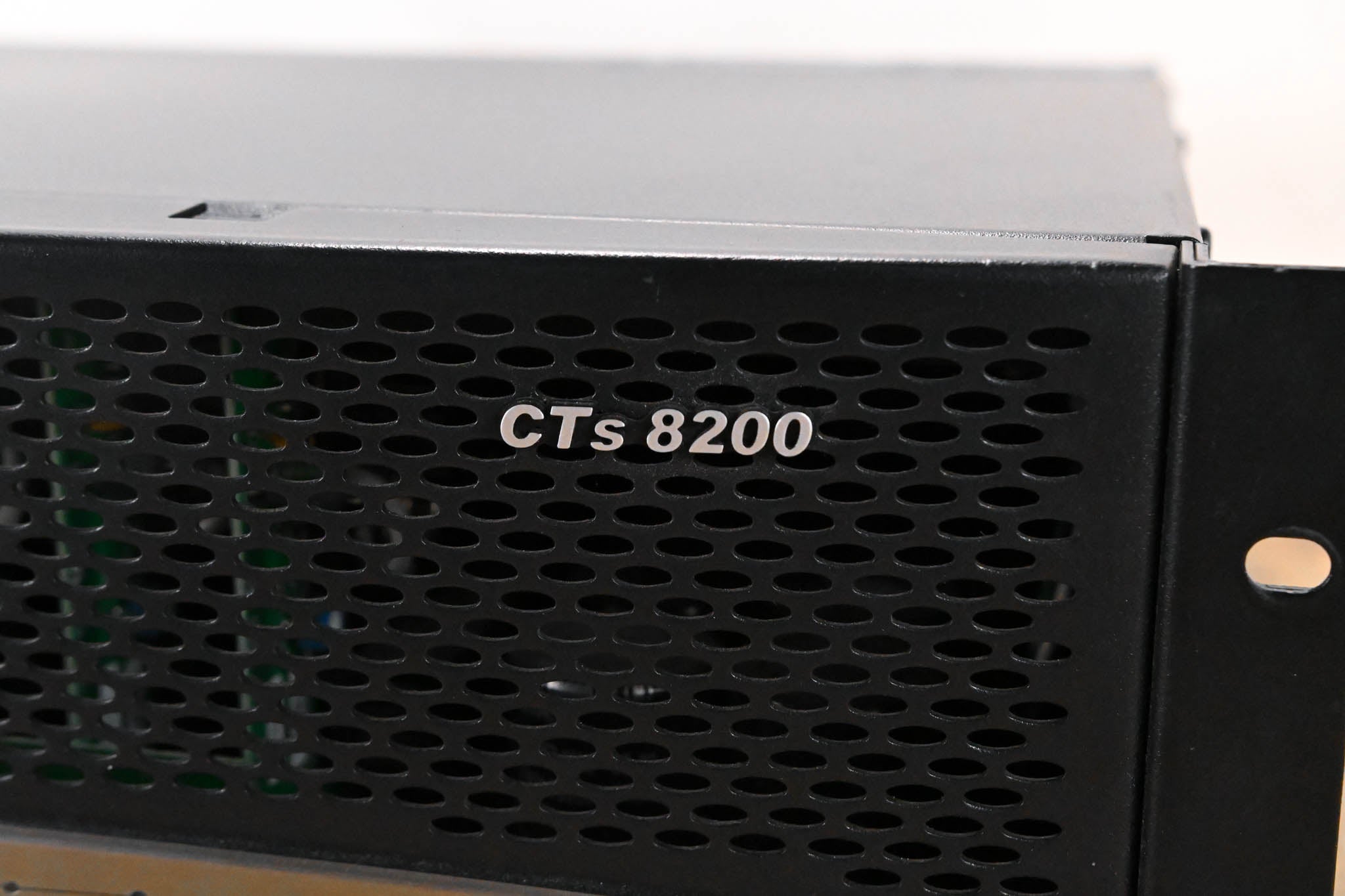 Crown CTs 8200 200W 8-Channel Power Amplifier