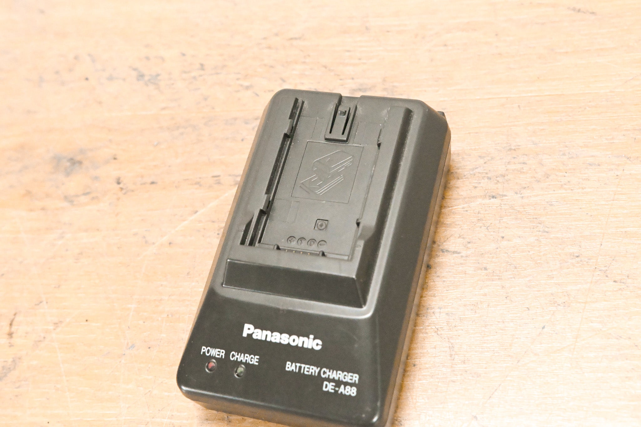 Panasonic DE-A88 Battery Charger (NO POWER SUPPLY)