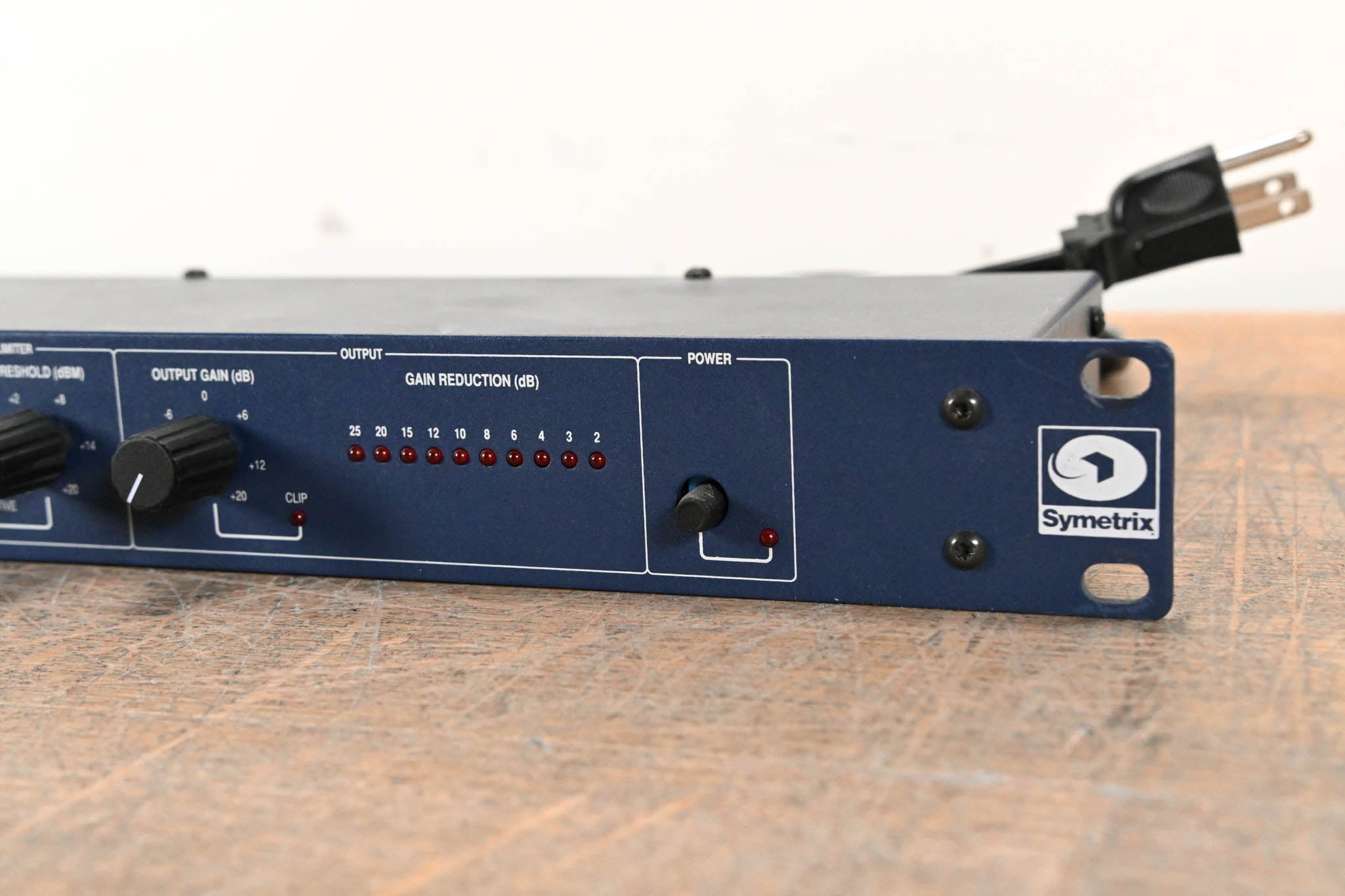 Symetrix 501 Peak-RMS Compressor/Limiter