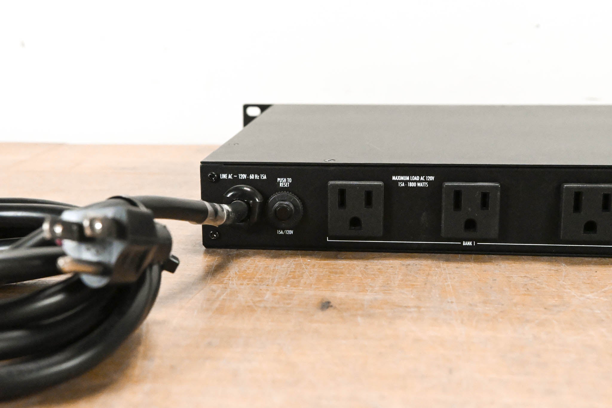 Furman PL-8C 15A Classic Series Power Conditioner with Lights