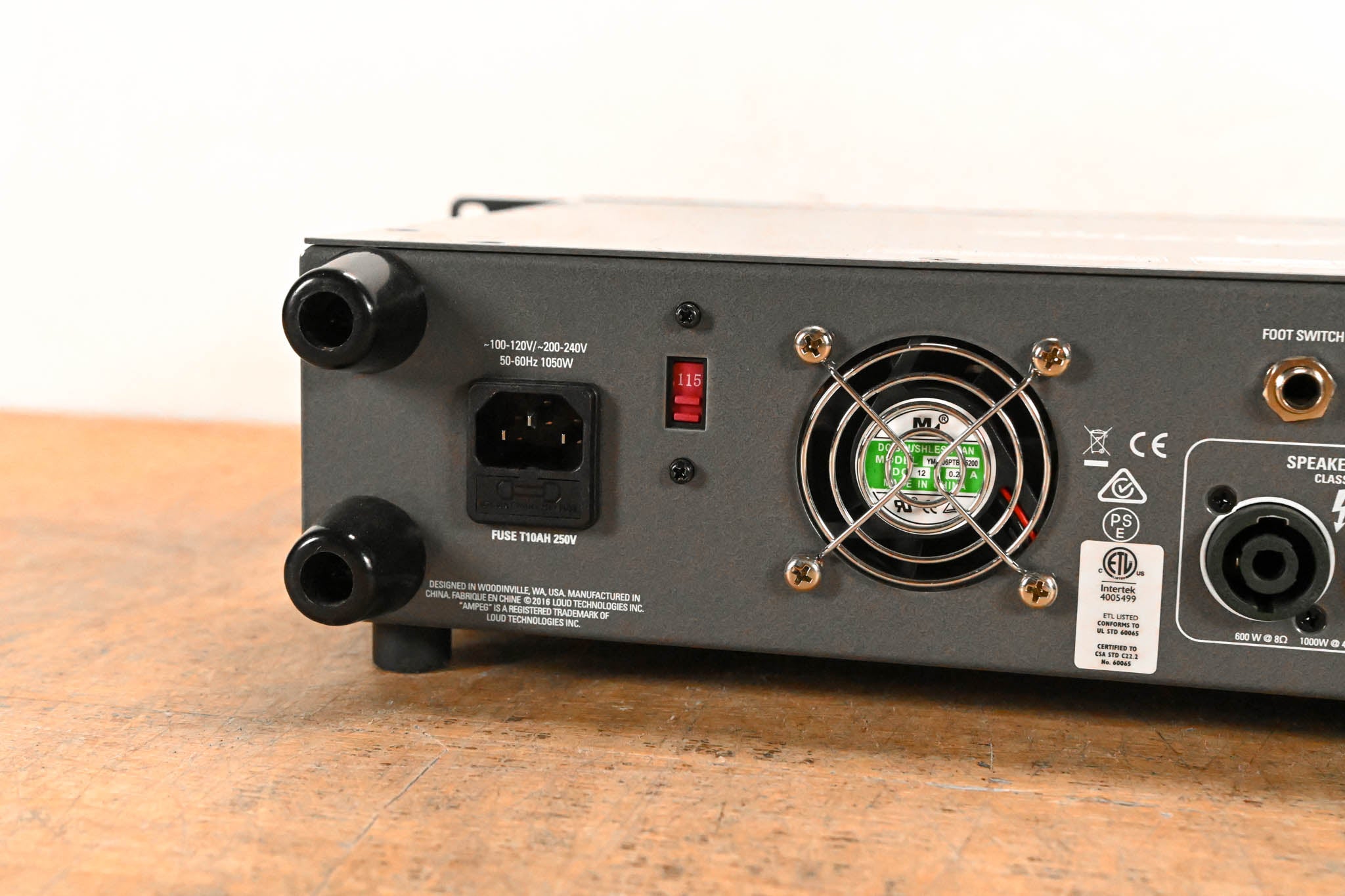 Ampeg SVT-7 PRO 1000W Bass Amp Head