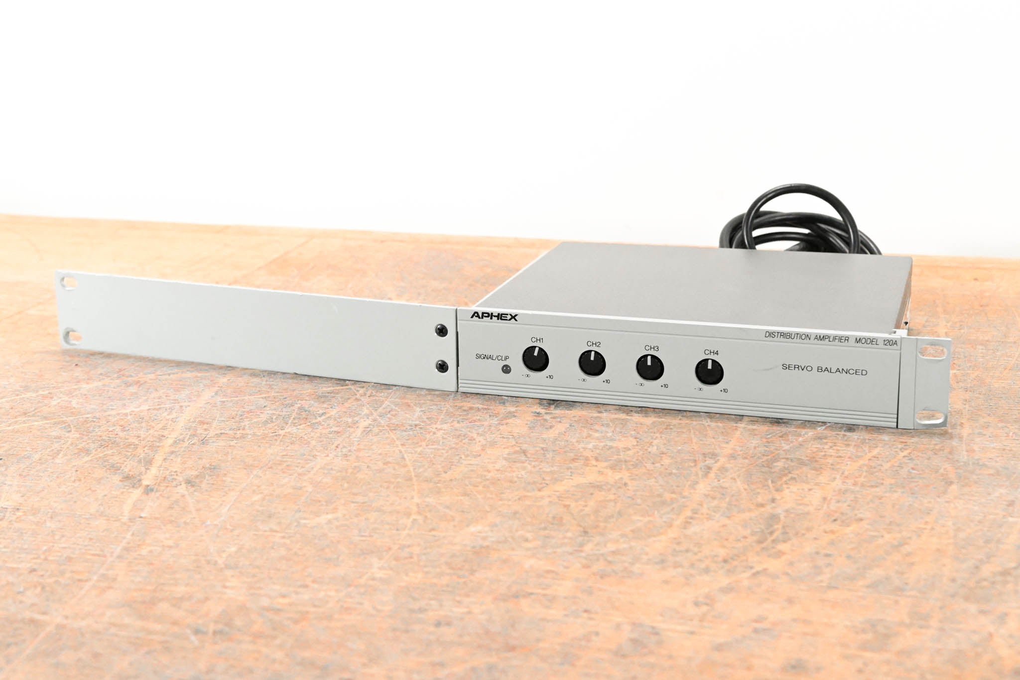 Aphex 120A Distribution Amplifier with 1 XLR Input and 4 XLR Outputs