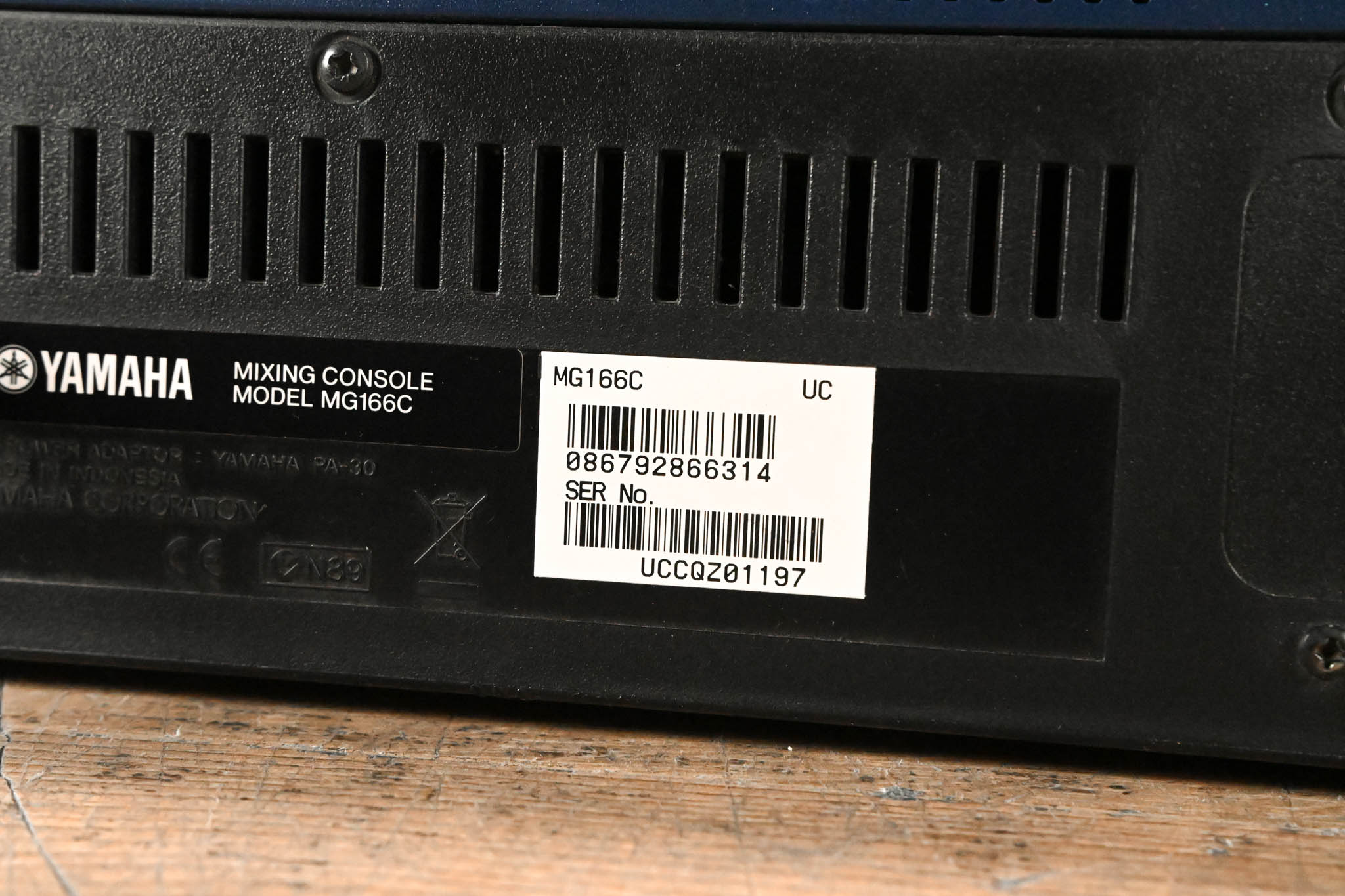 Yamaha MG166C 16-Channel Mixing Console