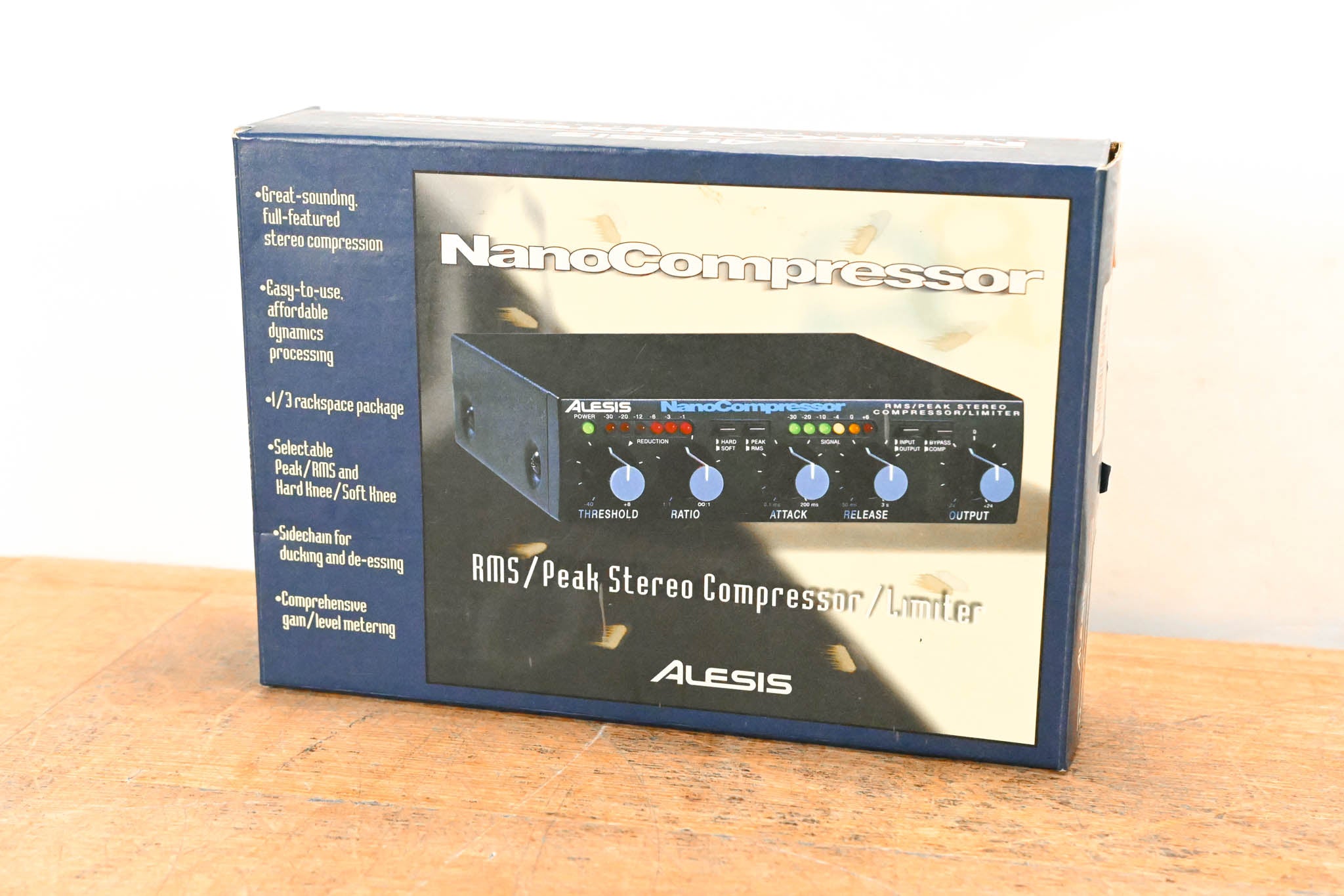 Alesis NanoCompressor RMS/Peak Stereo Compressor