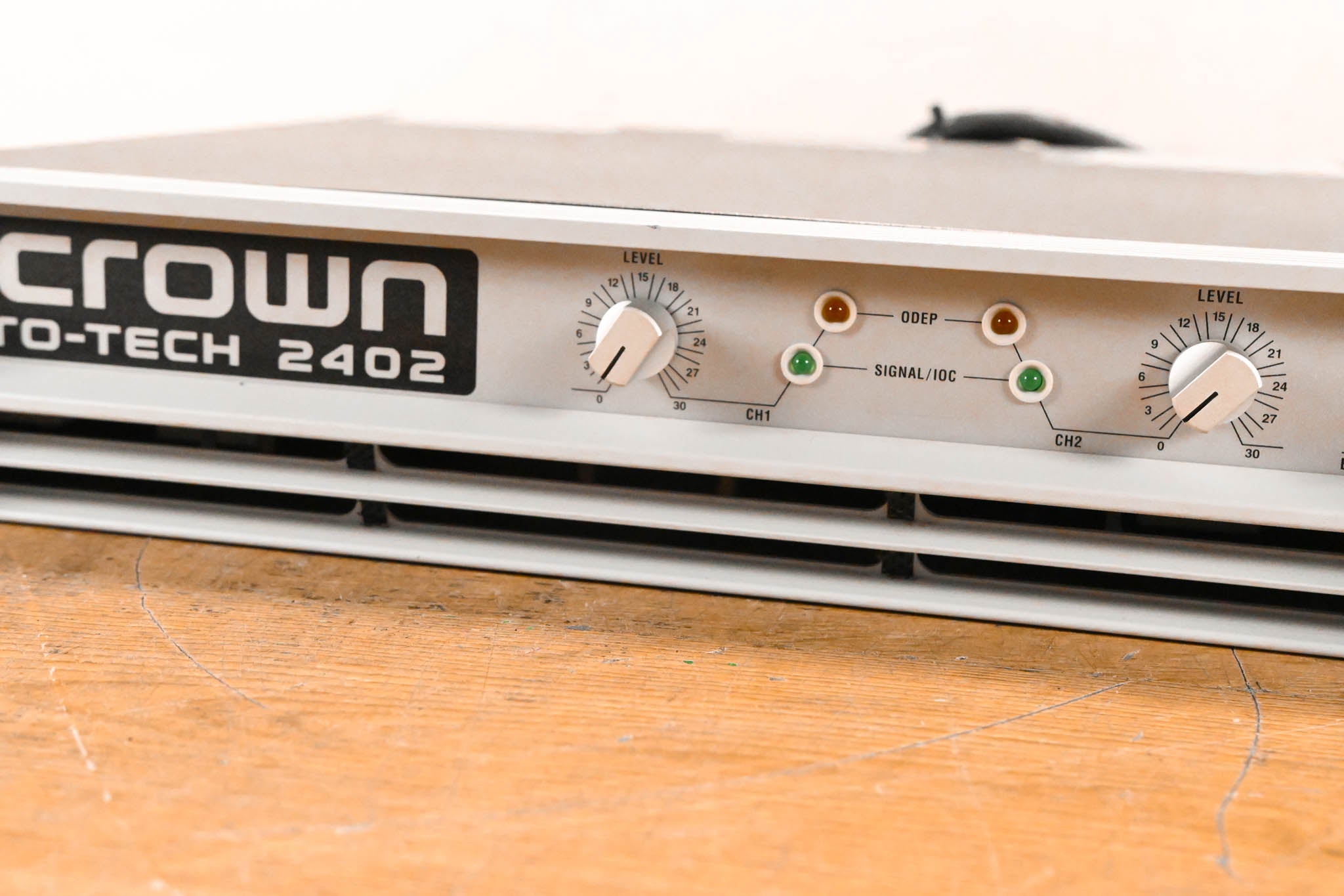 Crown Macro-Tech 2402 2-Channel Power Amplifier