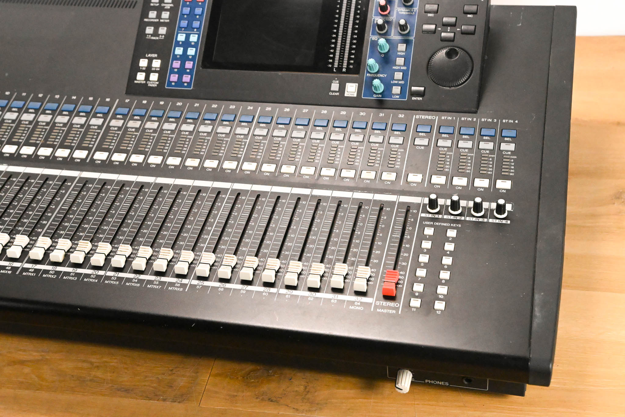 Yamaha LS9-32 32-Input Digital Mixing Console