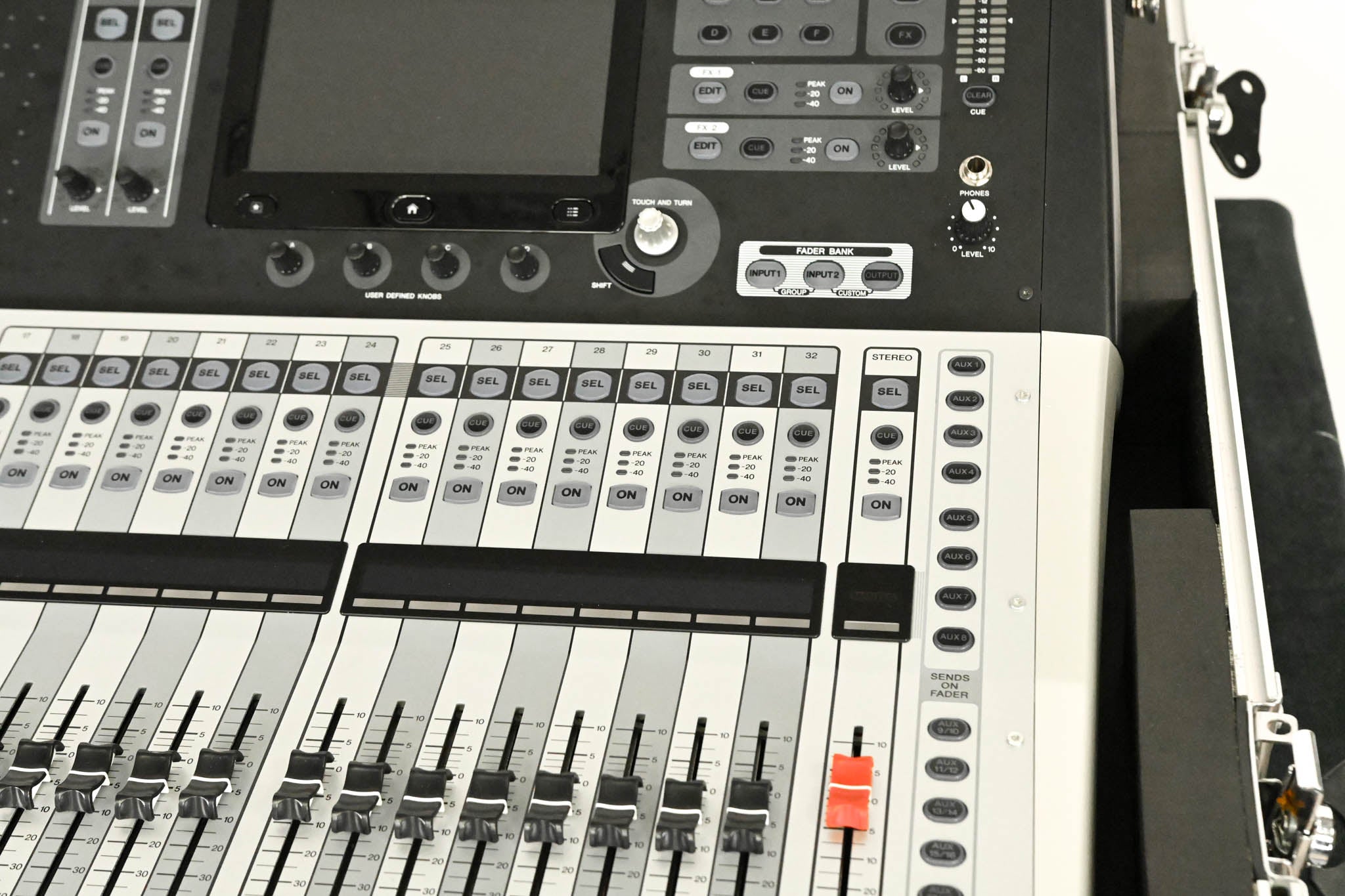 Yamaha TF5 32-Input Digital Mixing Console with Road Case