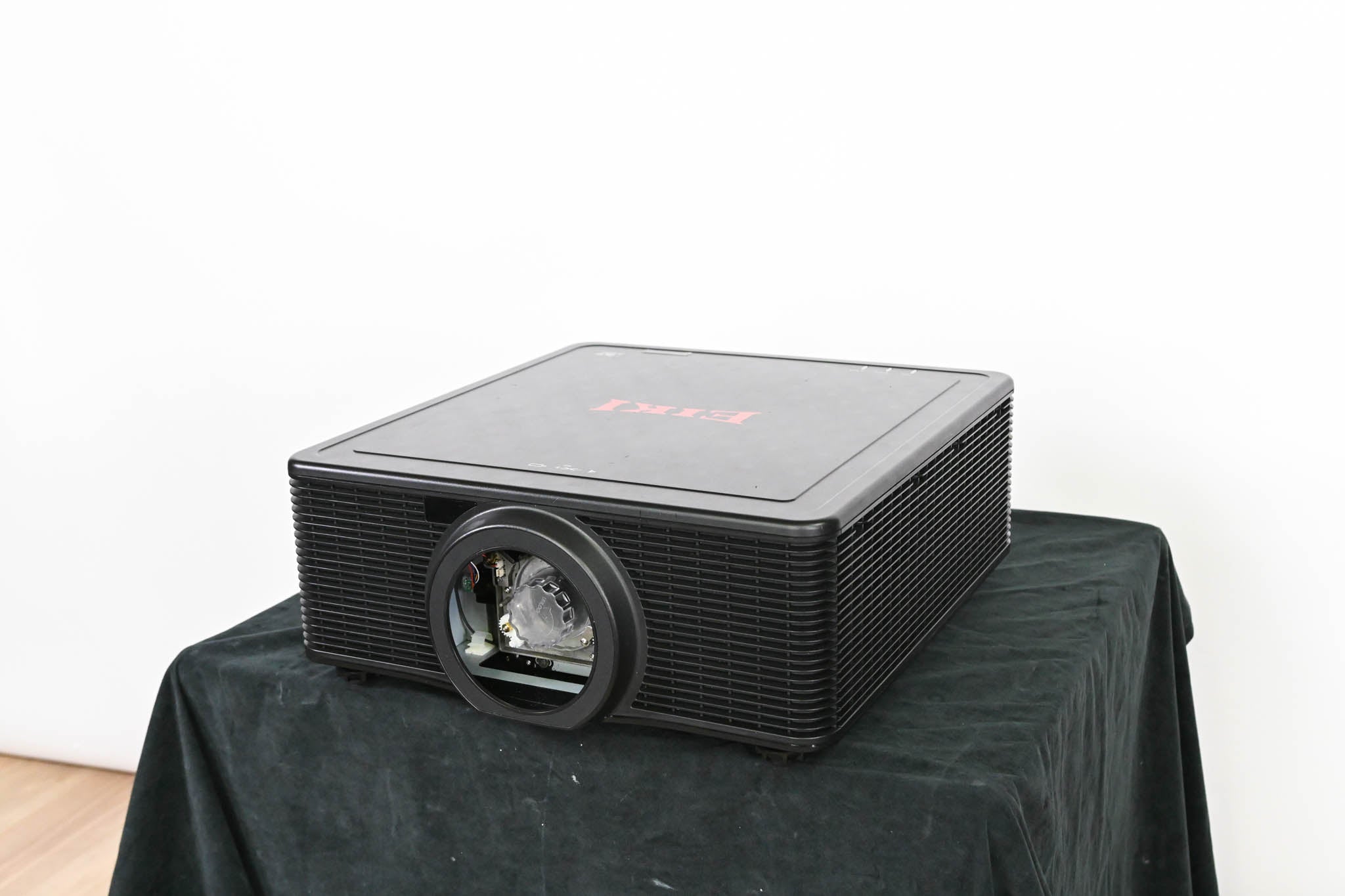 EIKI EK-625U 7,000 Lumen WUXGA Large Venue Projector with Road Case