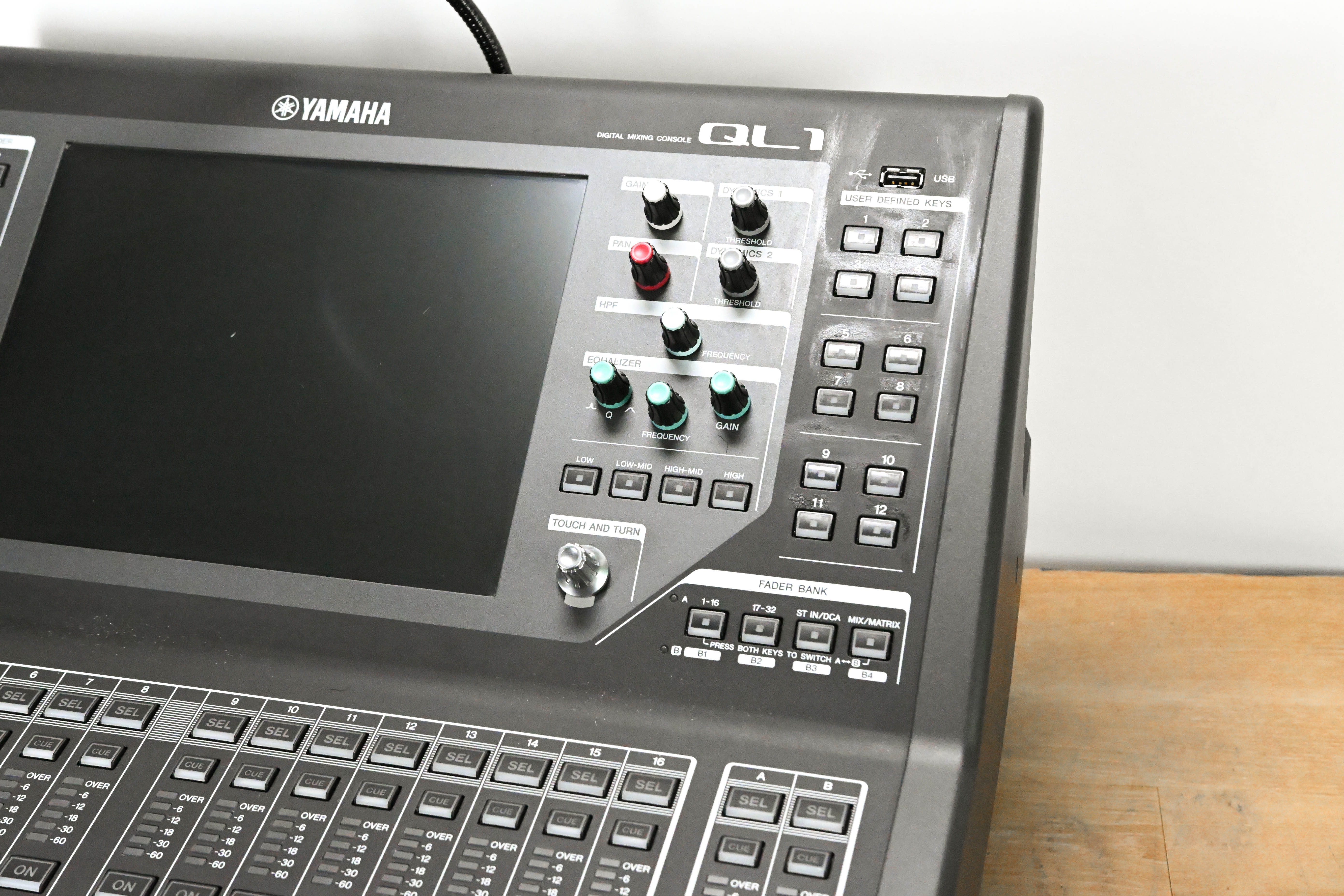 Yamaha QL1 16-Input / 8-Output Digital Mixing Console