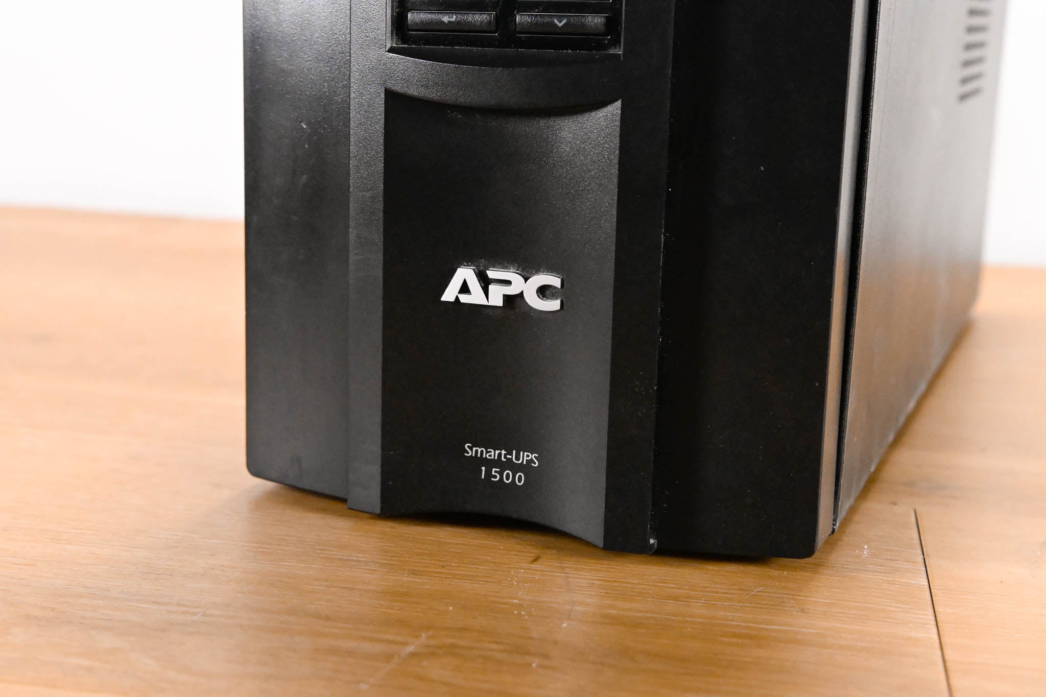 APC SMT1500US Smart-UPS 1500VA / 1000W Tower UPS Battery Backup w/ LCD