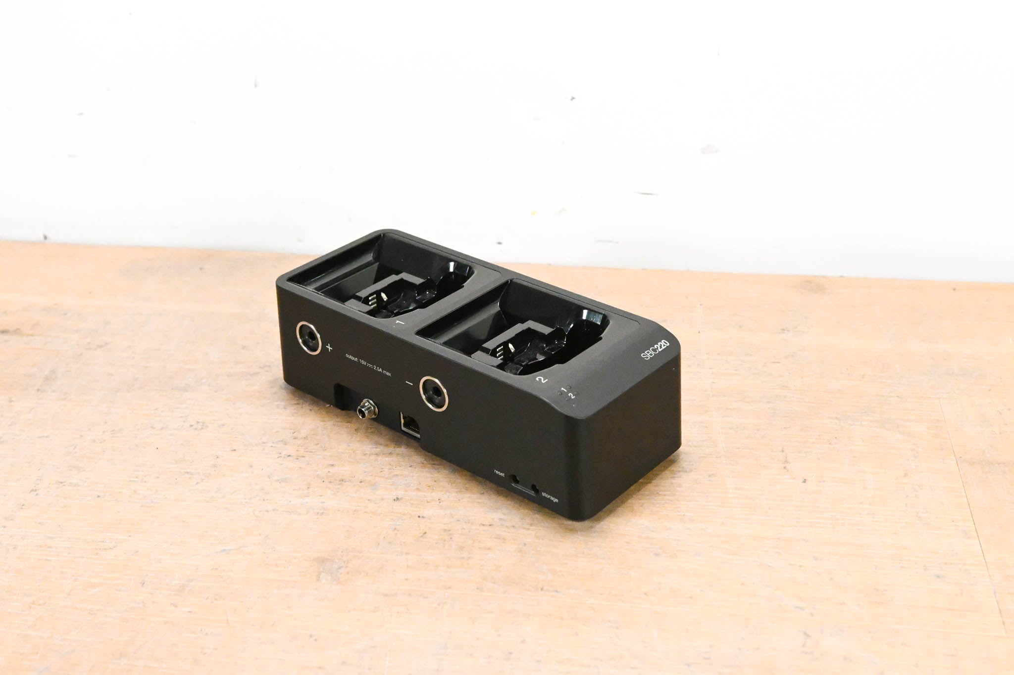 Shure SBC220 Networked 2-Bay Battery Charger (NO POWER SUPPLY)