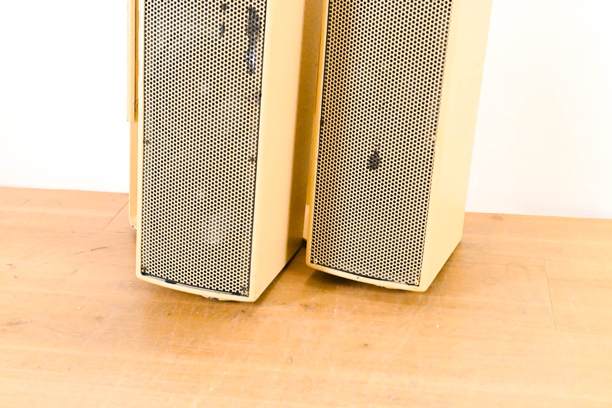 EAW UB52 Two-Way Full-Range Loudspeaker (PAIR)
