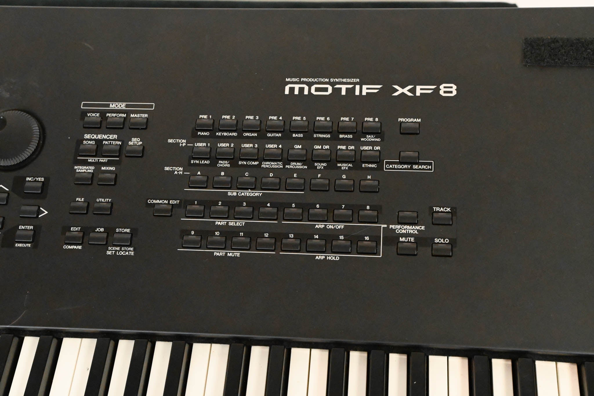 Yamaha MOTIF XF8 88-Key Workstation Keyboard