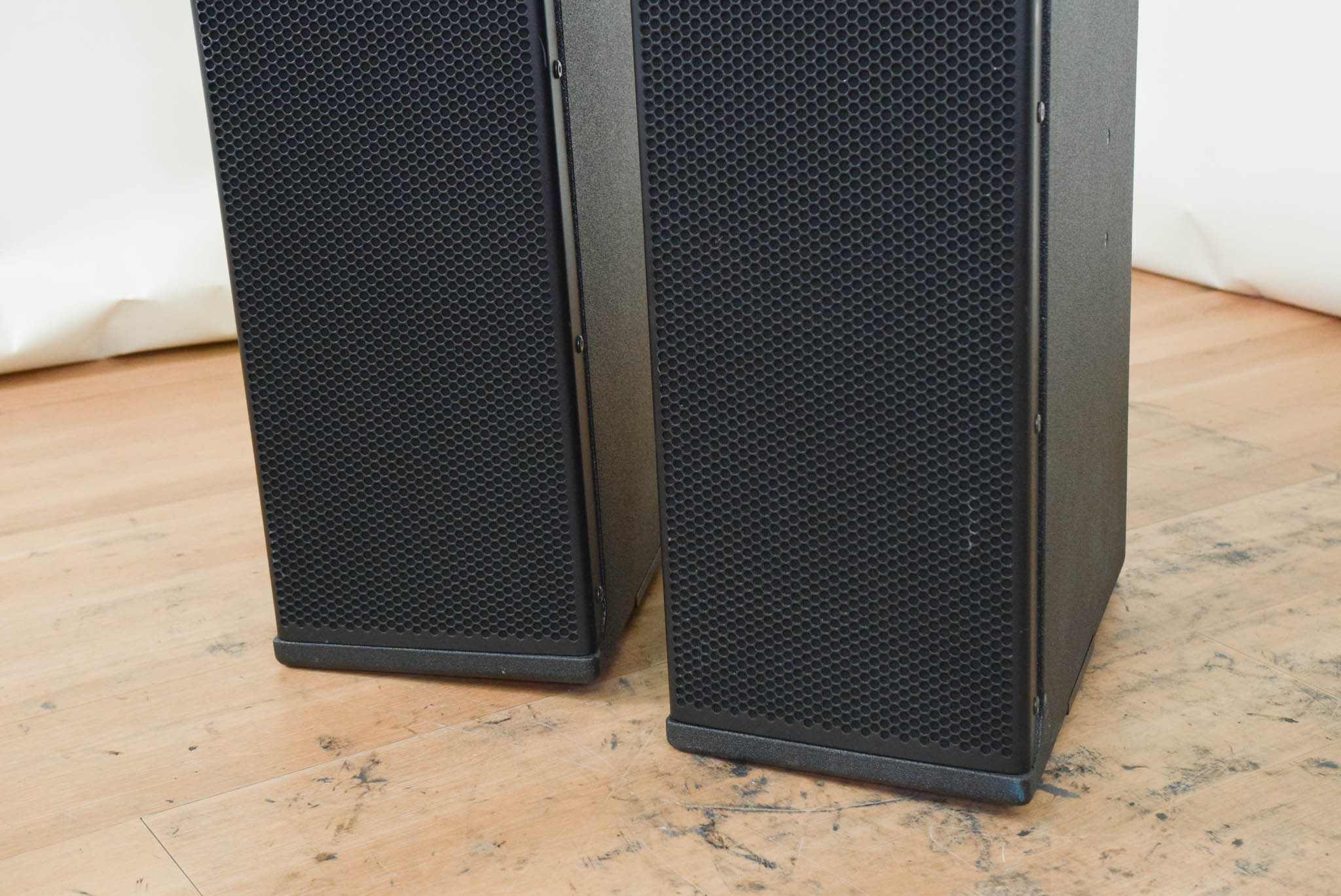 WorxAudio V8i Two-Way Line Array Loudspeaker (PAIR)