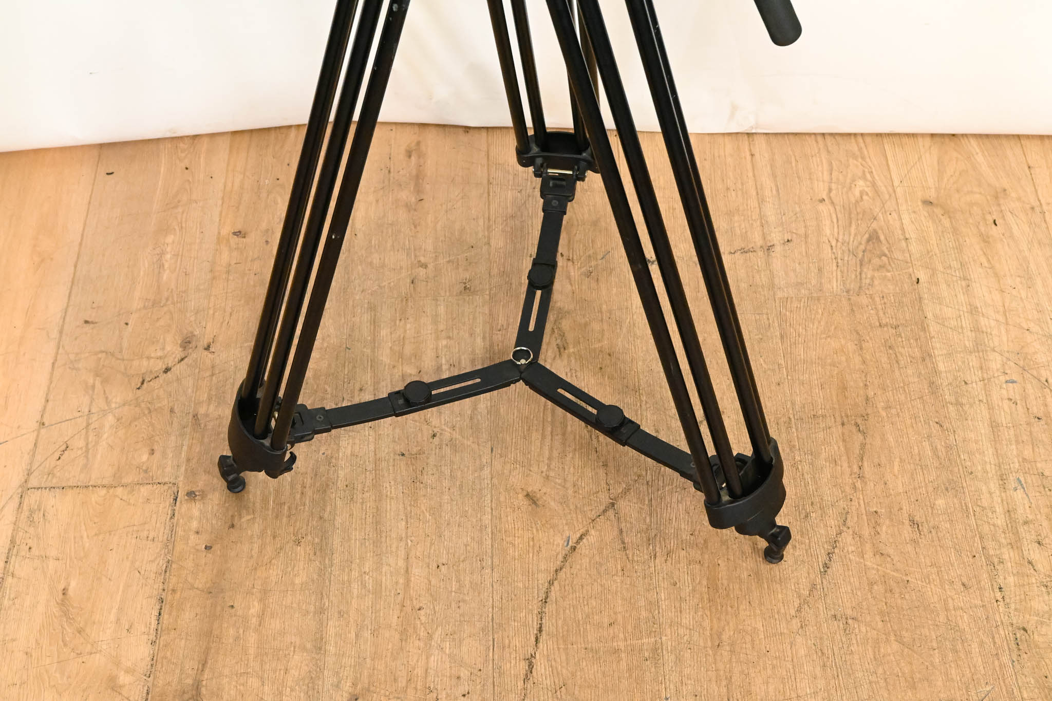 Acebil H30 Fluid Head with Acebil T750 Tripod Legs