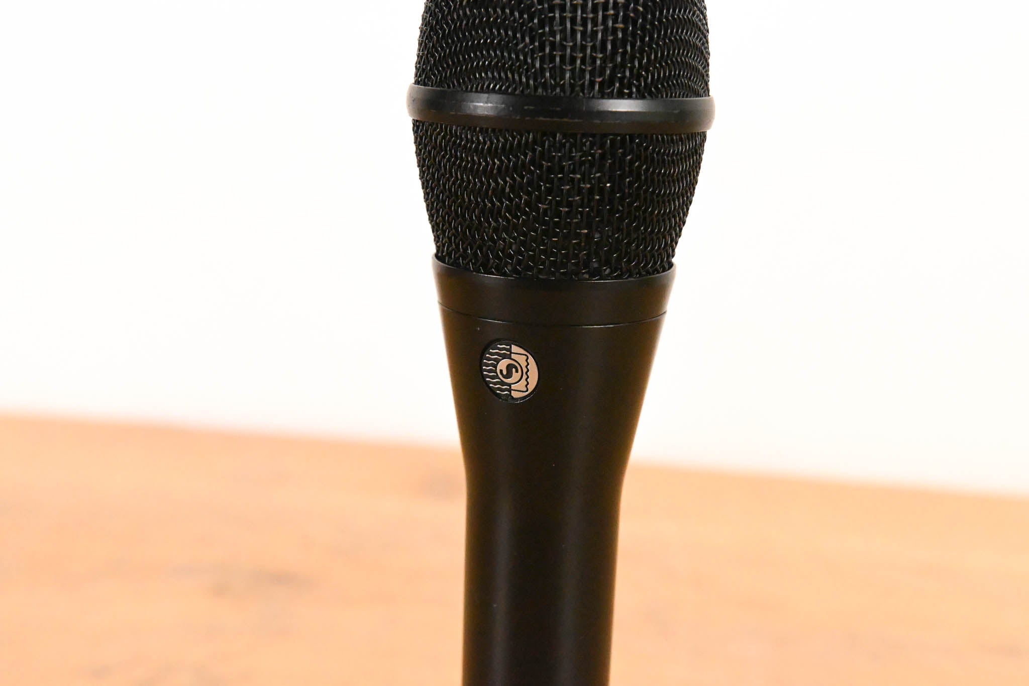 Shure KSM9HS Dual-Pattern Condenser Handheld Vocal Microphone