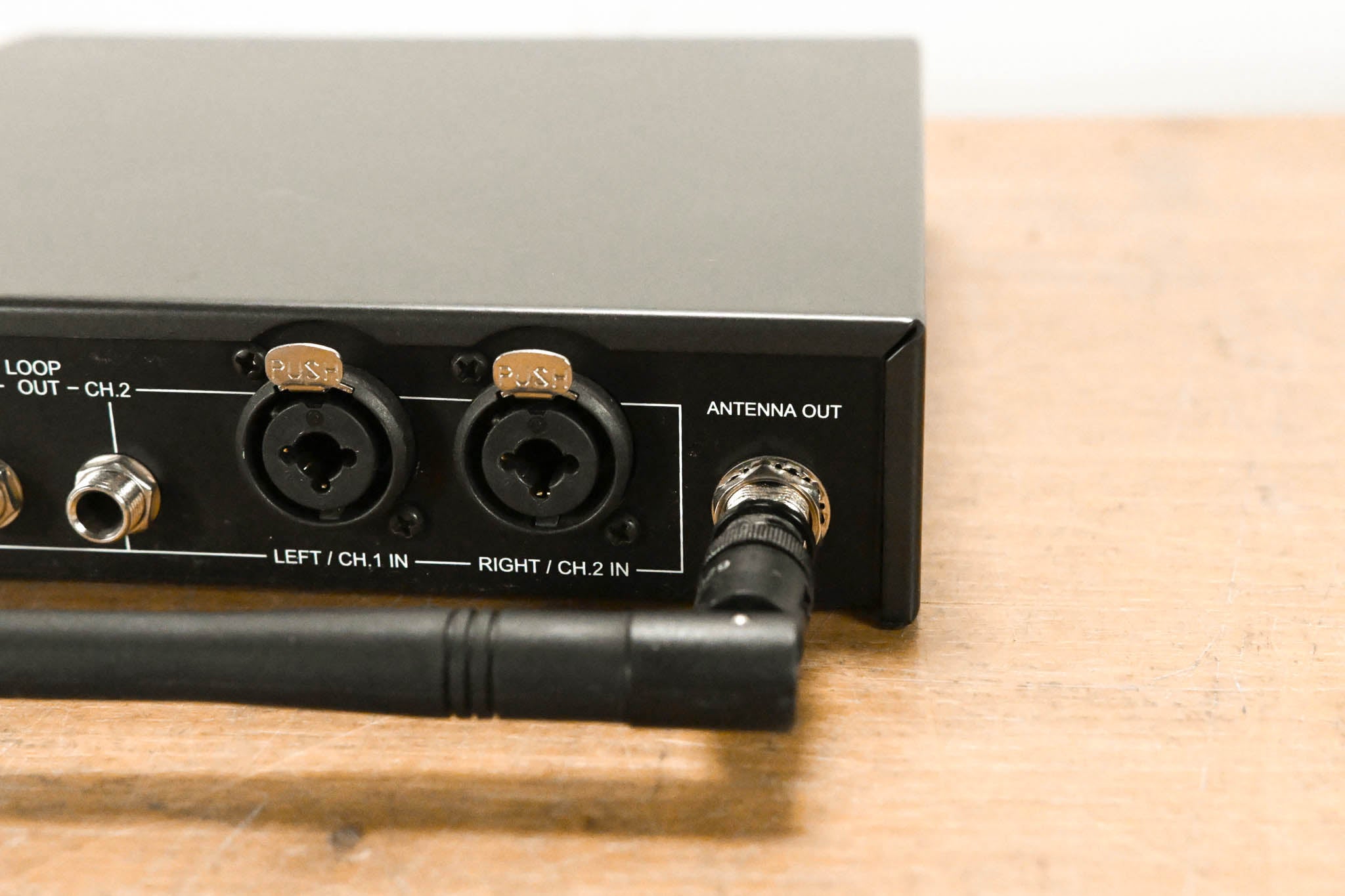 Carvin EM900 Wireless IEM System with EM901 Bodypack - 638-662 MHz