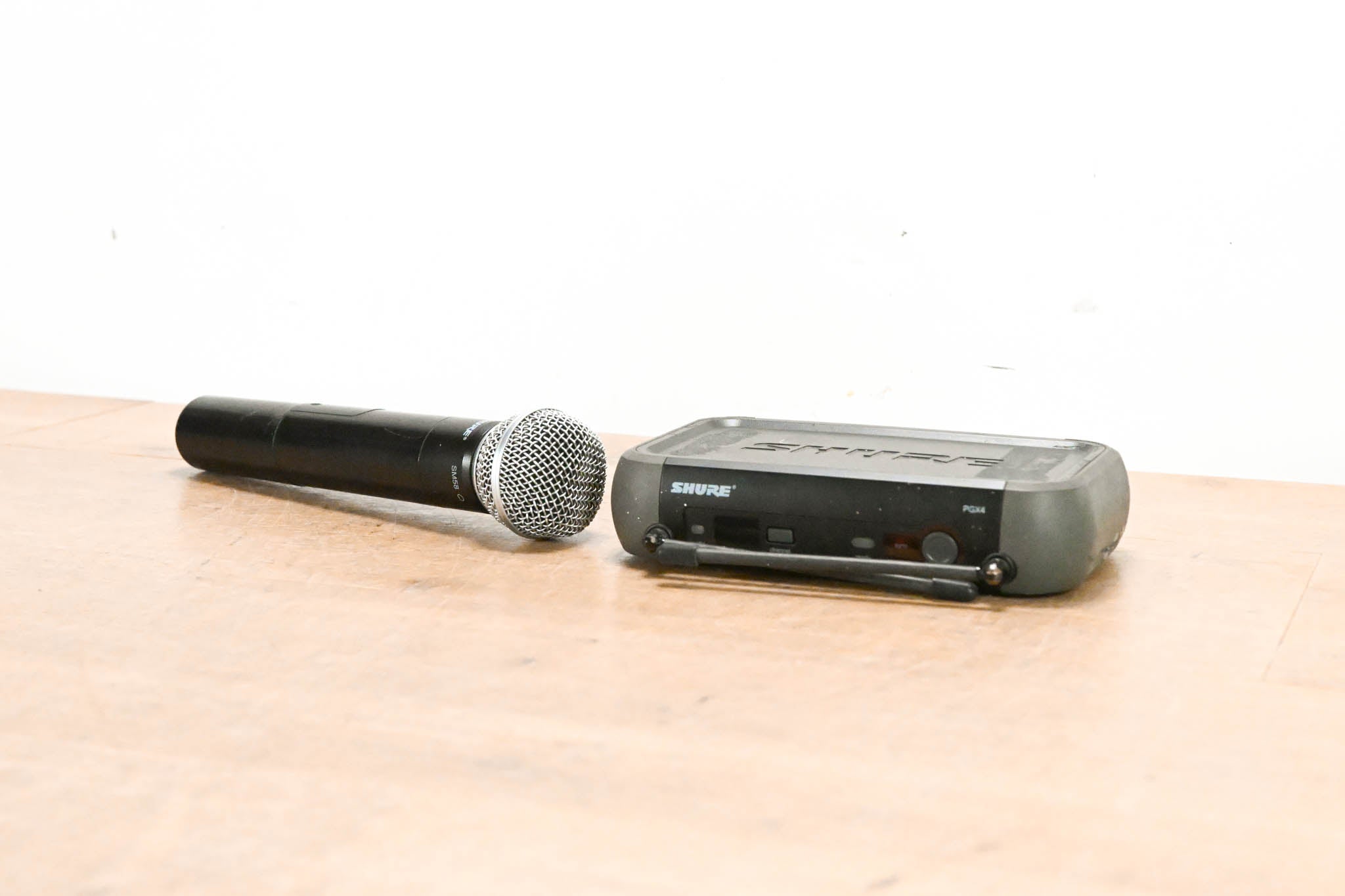 Shure PGX24/SM58 Handheld Wireless System - H6 Band (NO POWER SUPPLY)