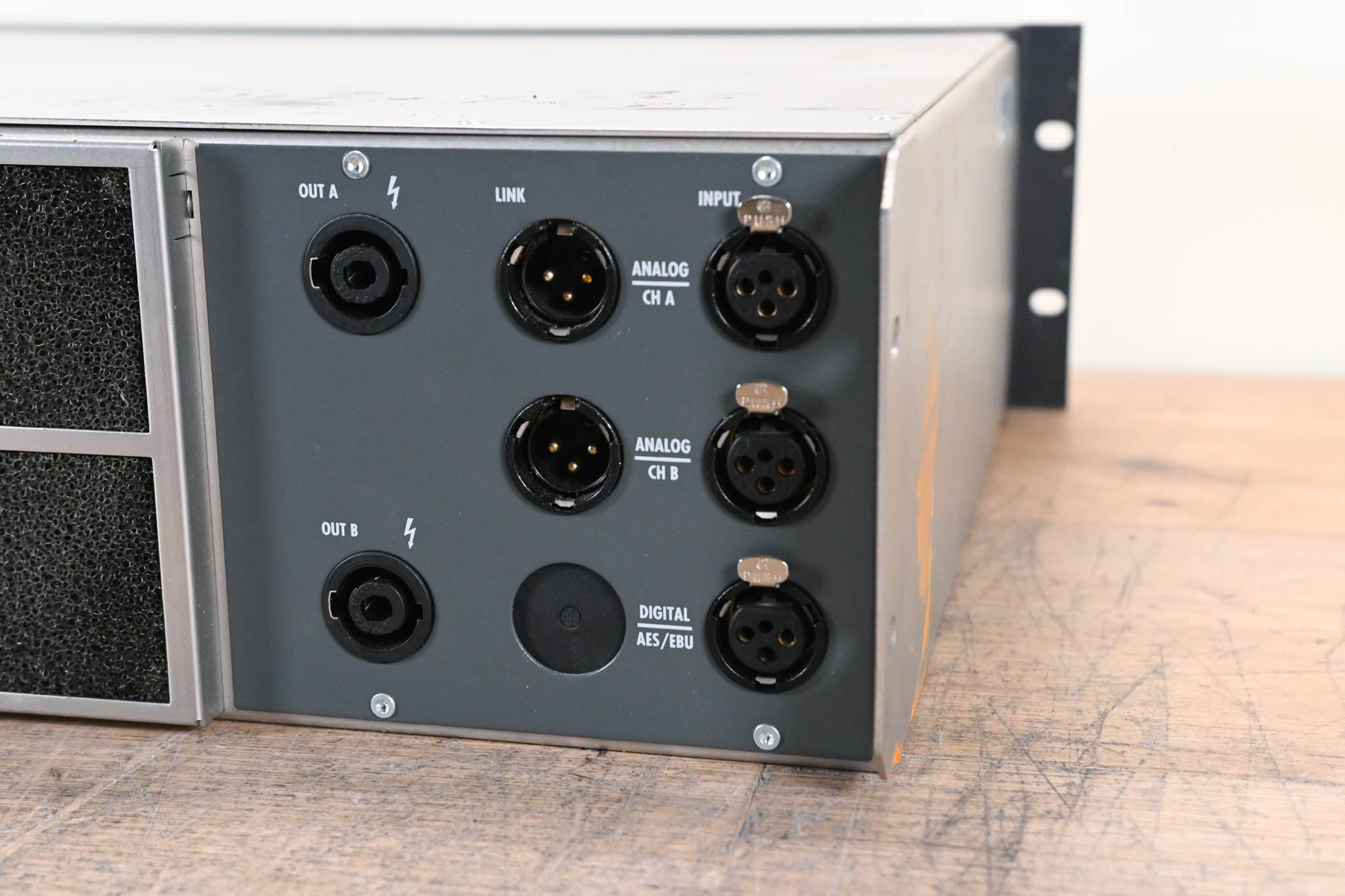 d&b audiotechnik D12 Dual-Channel Power Amplifier