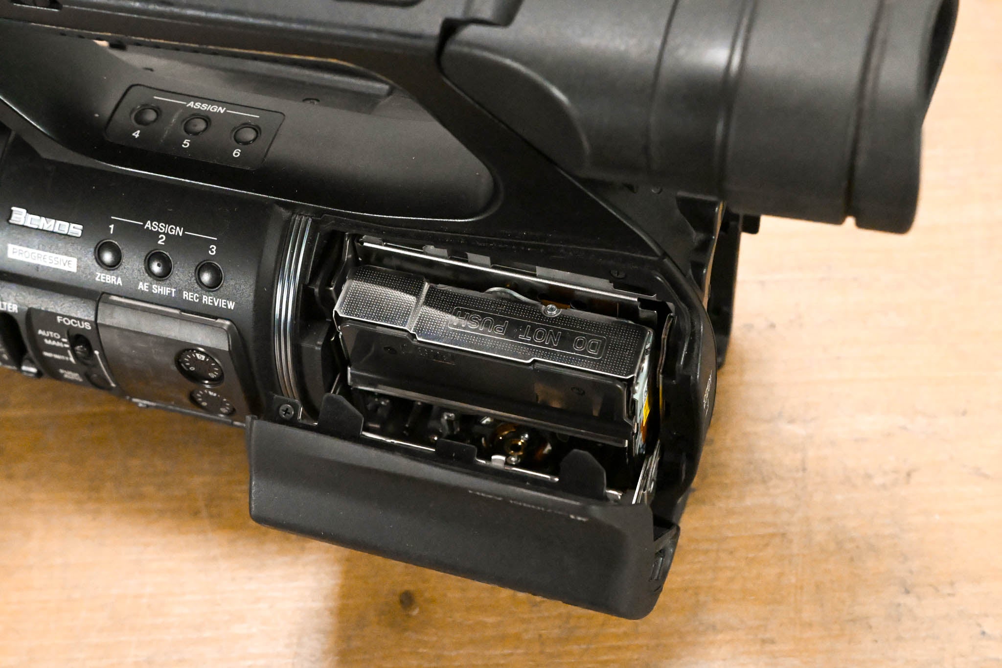 Sony HVR-Z5U Professional 1/3" 3-CMOS HDV Camcorder