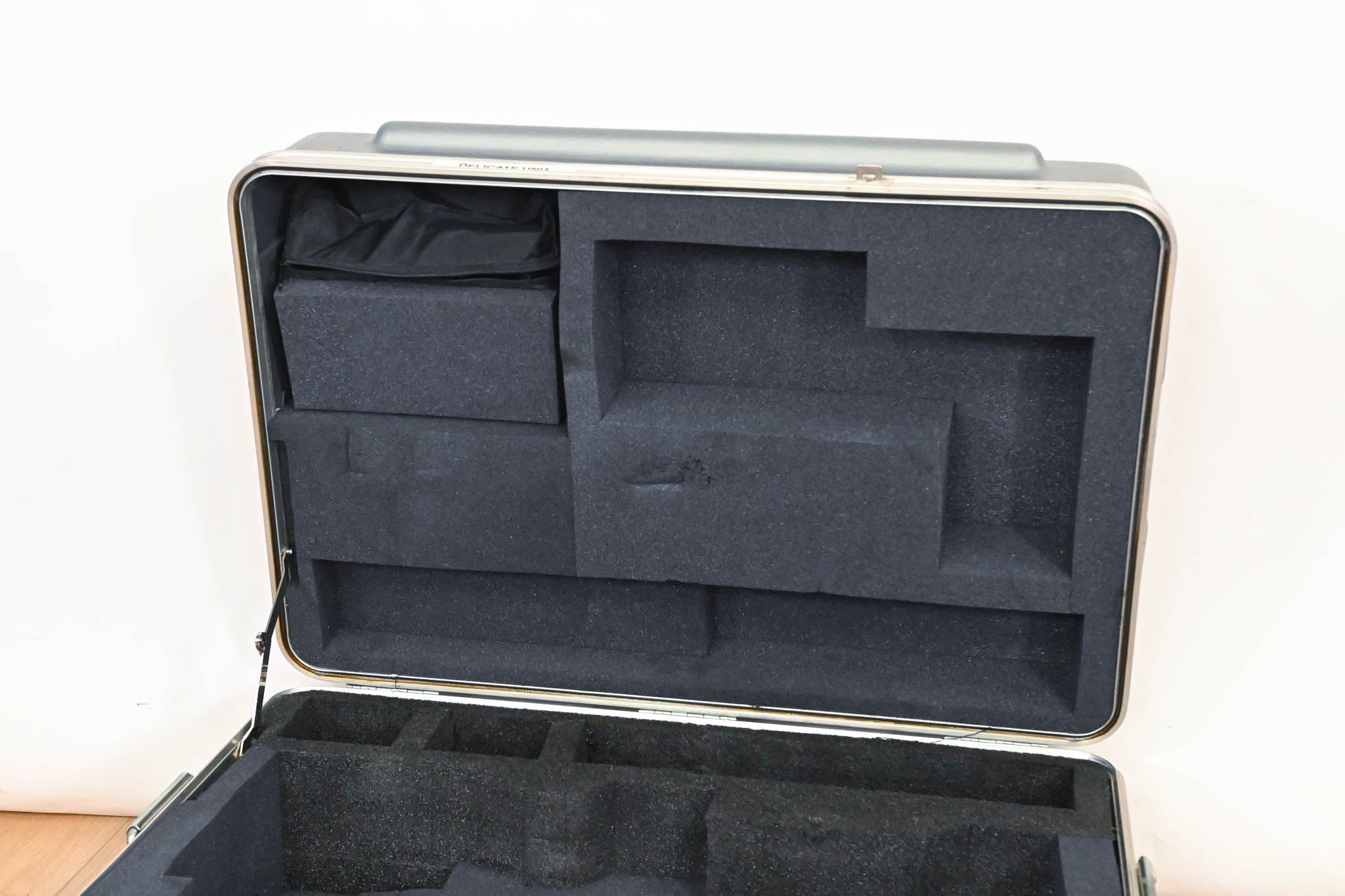 Ikegami Thermodyne Camera Case - Interior Dimensions 31" x 20" x 12"
