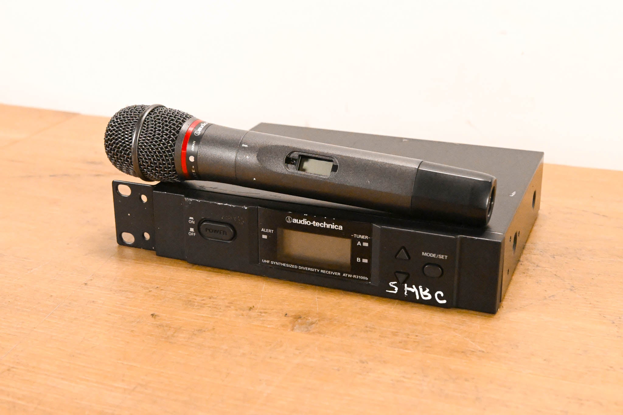 Audio-Technica ATW-R3100bC Receiver w/AEW-T4100 Mic: 541-566MHz (NO PSU)