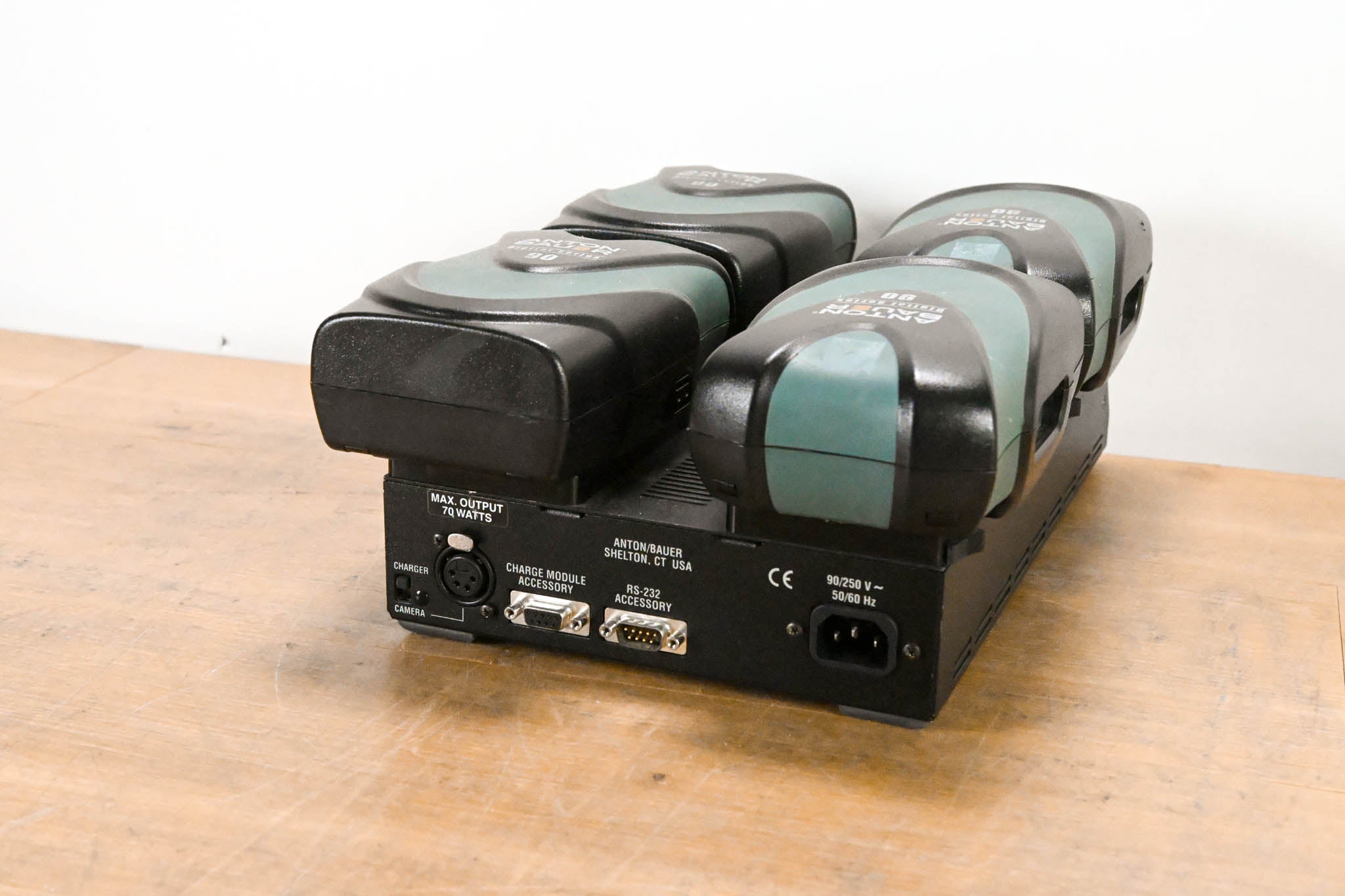 Anton Bauer Q-2702 Interactive 2000 QUAD PowerCharger w/ 4x Batteries