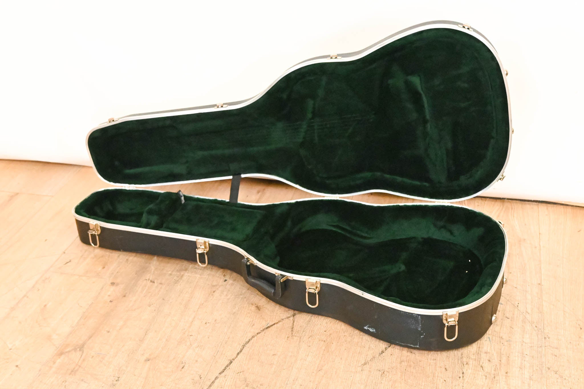 Martin 000 630 Molded Acoustic Guitar Case Black Green
