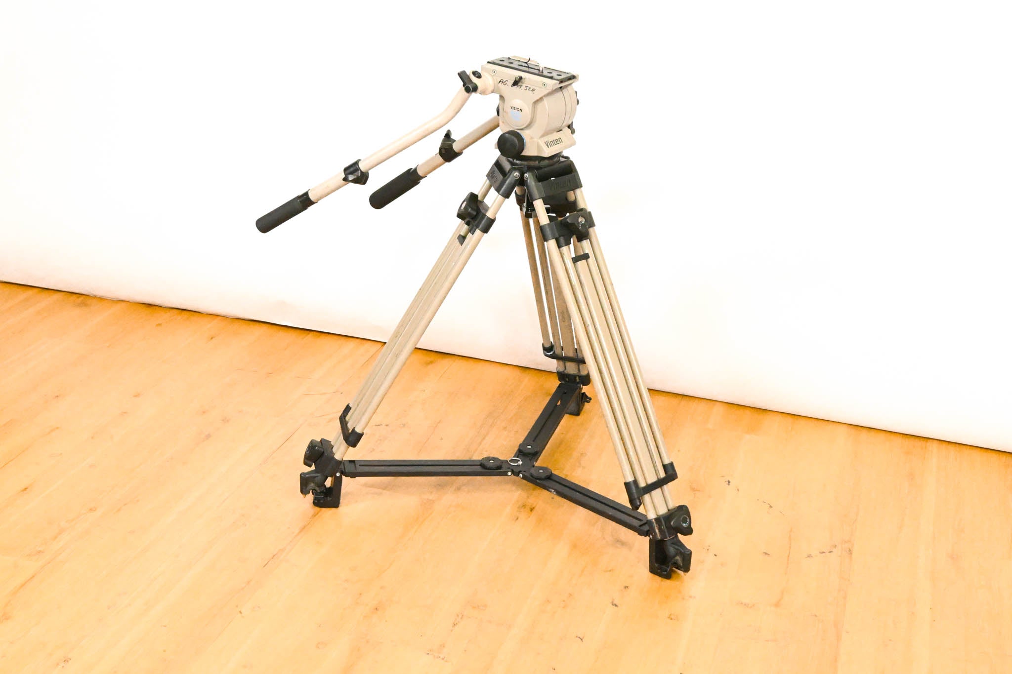 Vinten Vision 12 SD Fluid Head with Aluminum Tripod