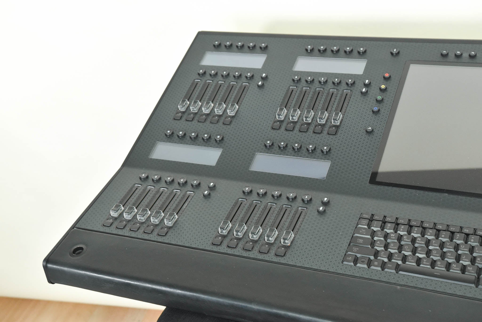 Jands Vista L5 Lighting Control Console with 16-Universe Internal Dongle