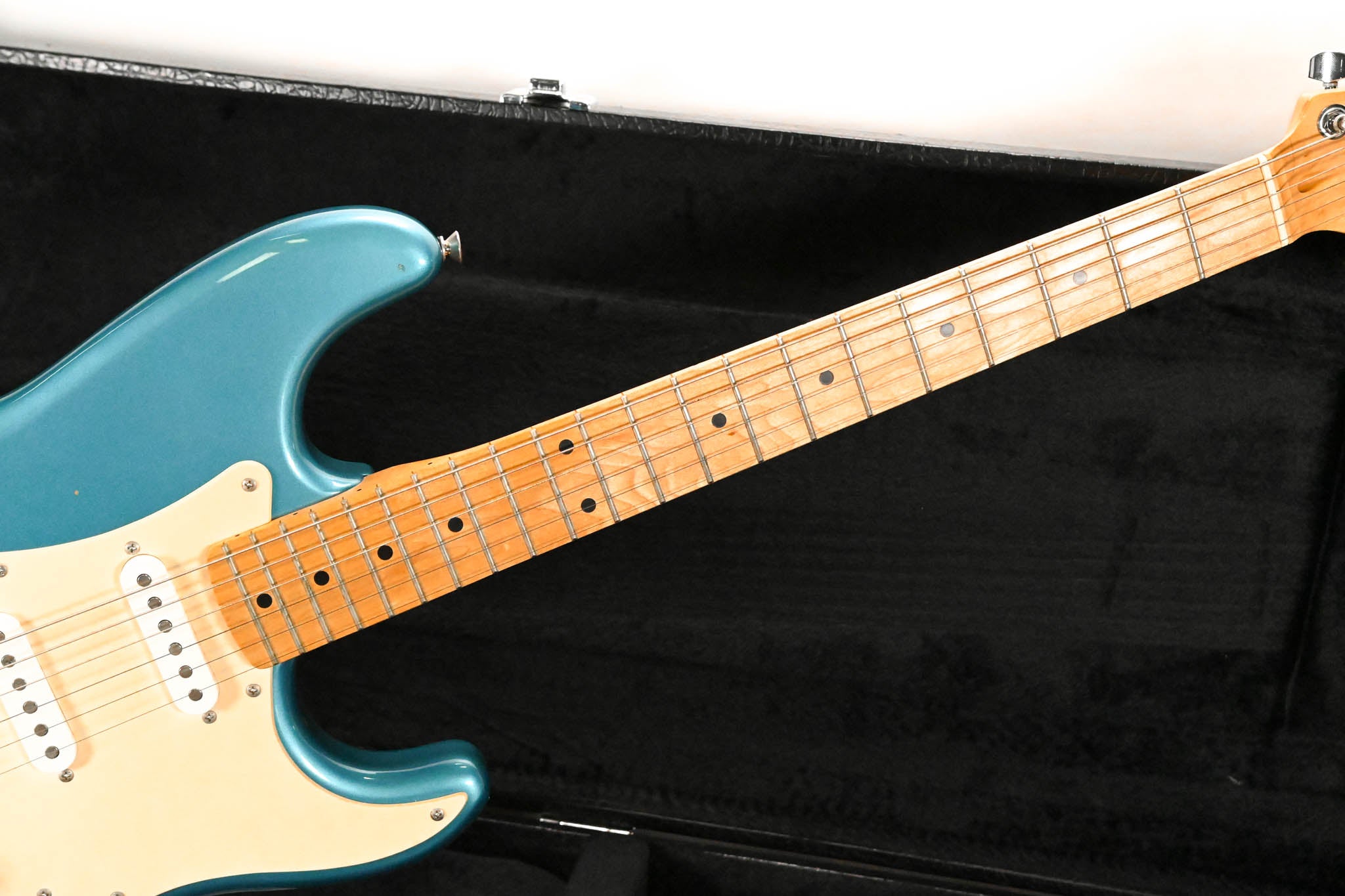 Squier Affinity Series Stratocaster - Blue with Hardshell Case