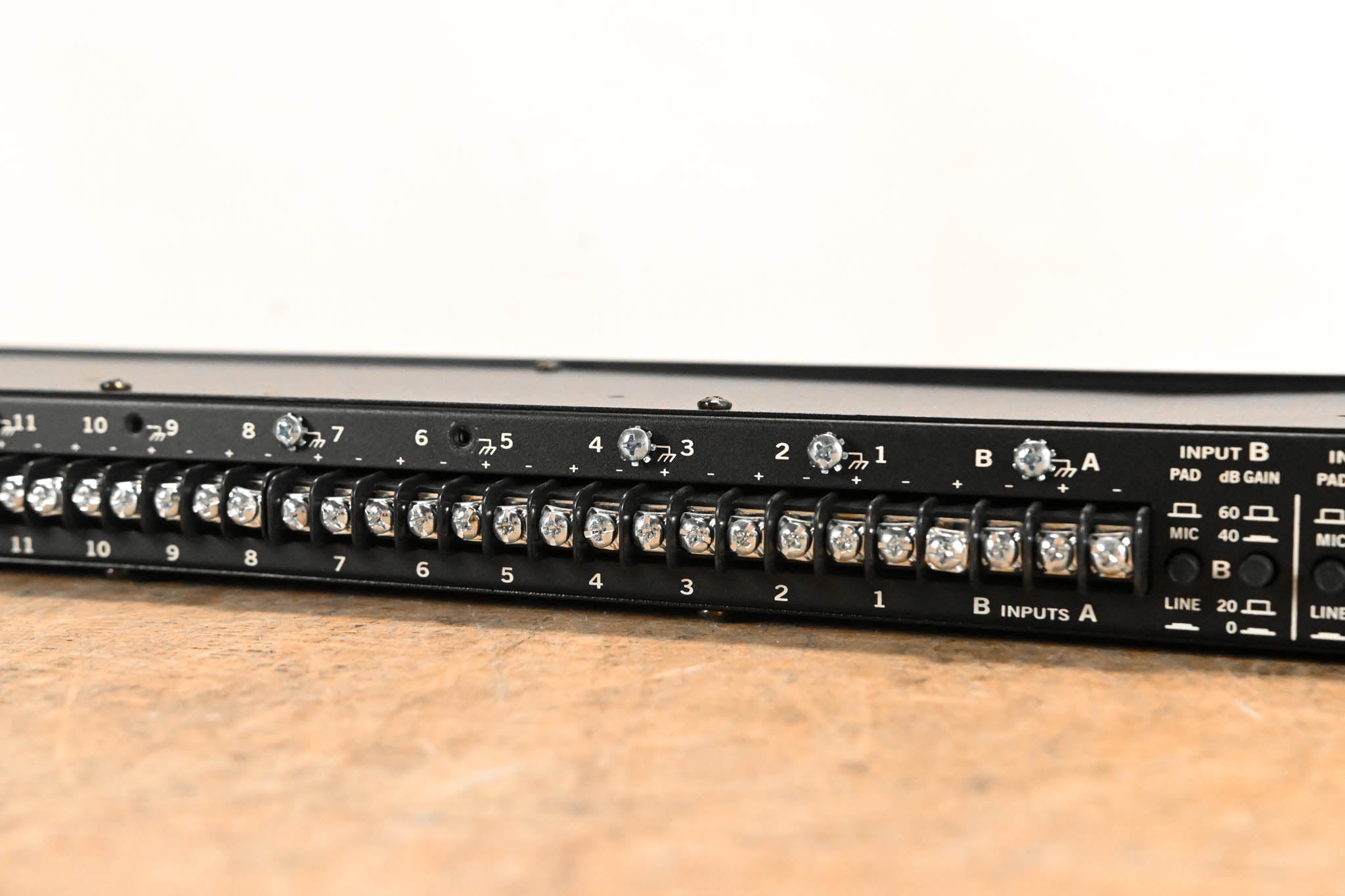 Rane DA216A 2-Input, 16-Output Distribution Line Amplifier (NO PSU)