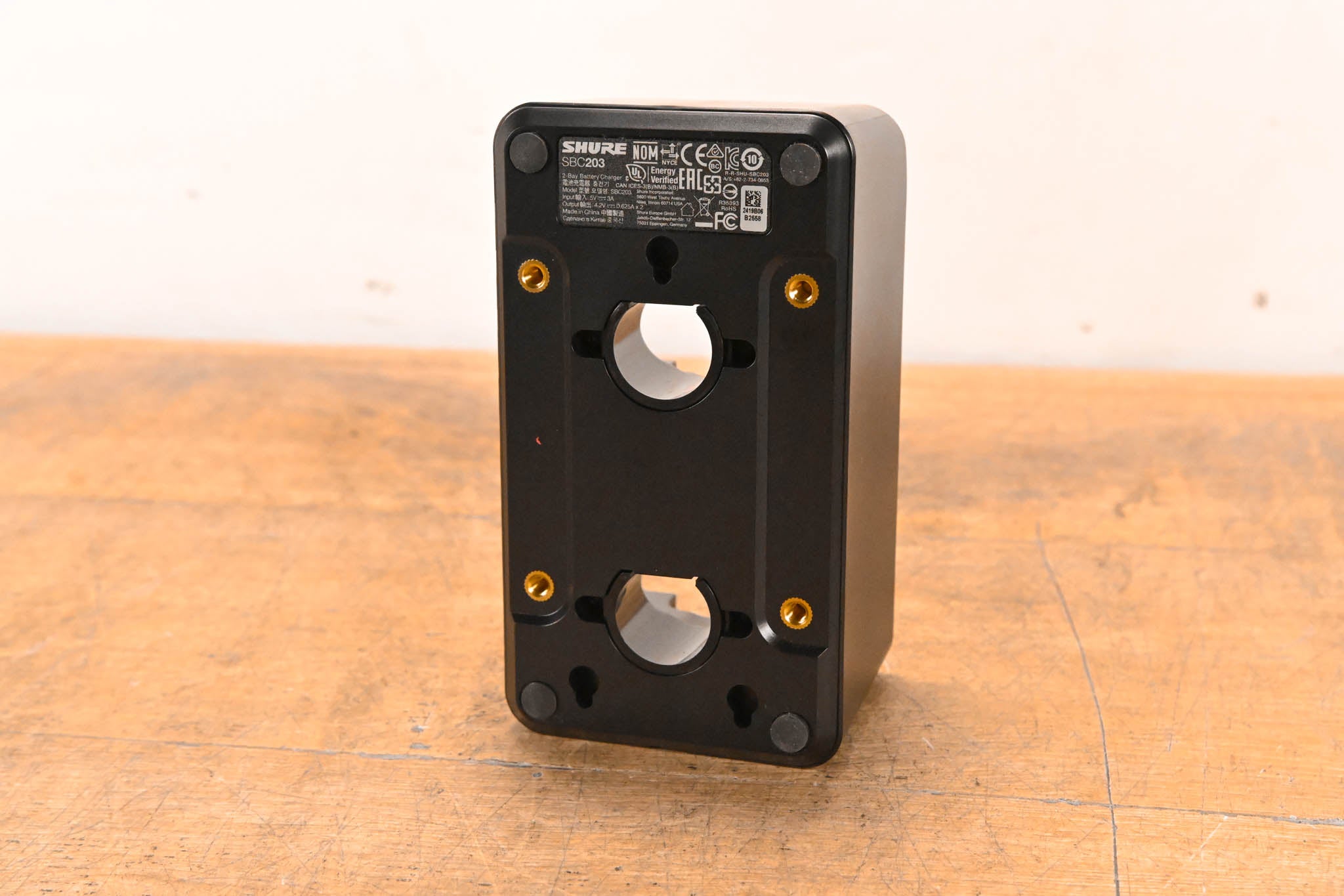 Shure SBC203 Dual-Docking Recharging Station