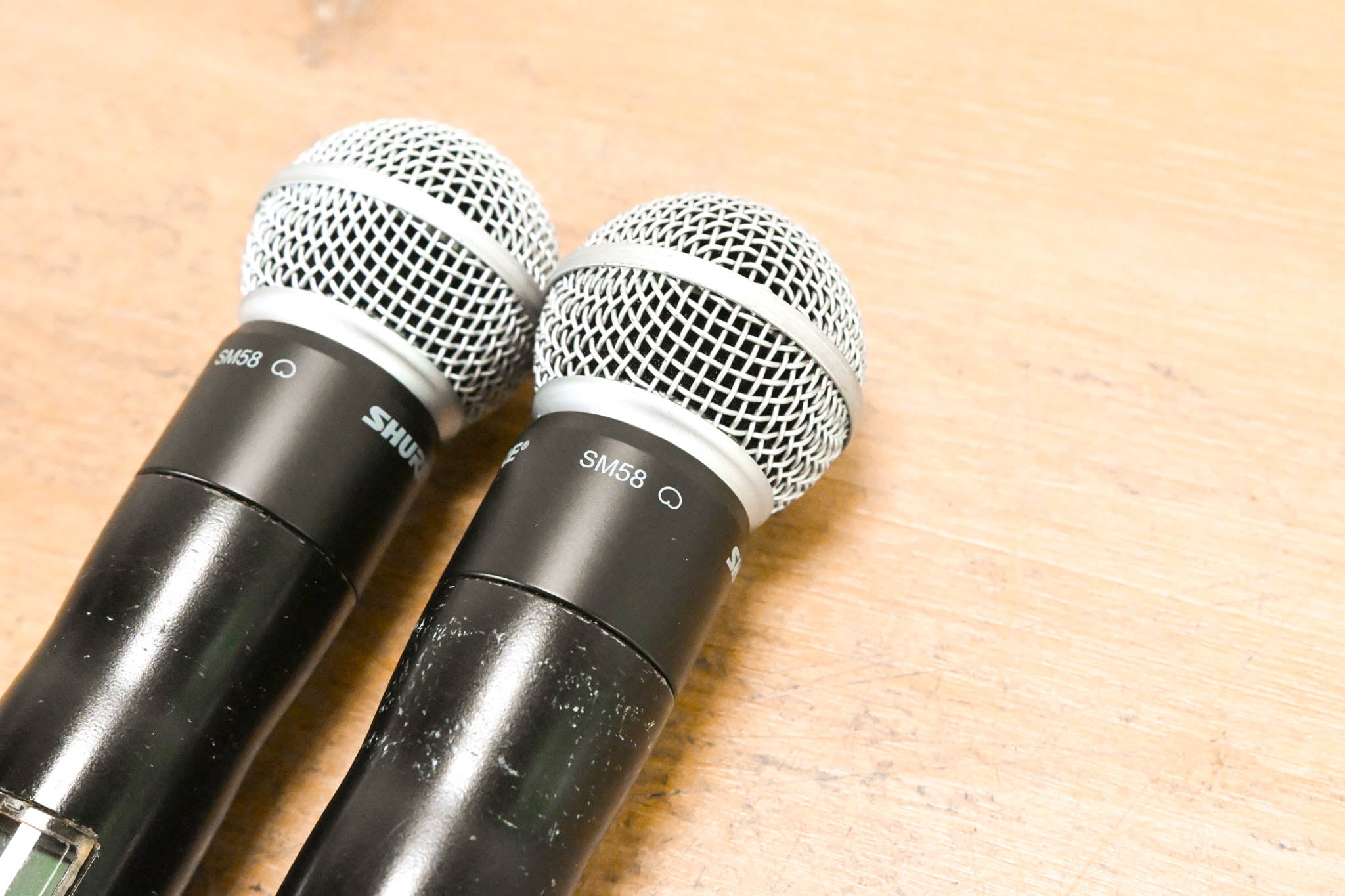 Shure UR4D Wireless Receiver w/ two UR2/SM58 Handheld Mics - L3 Band