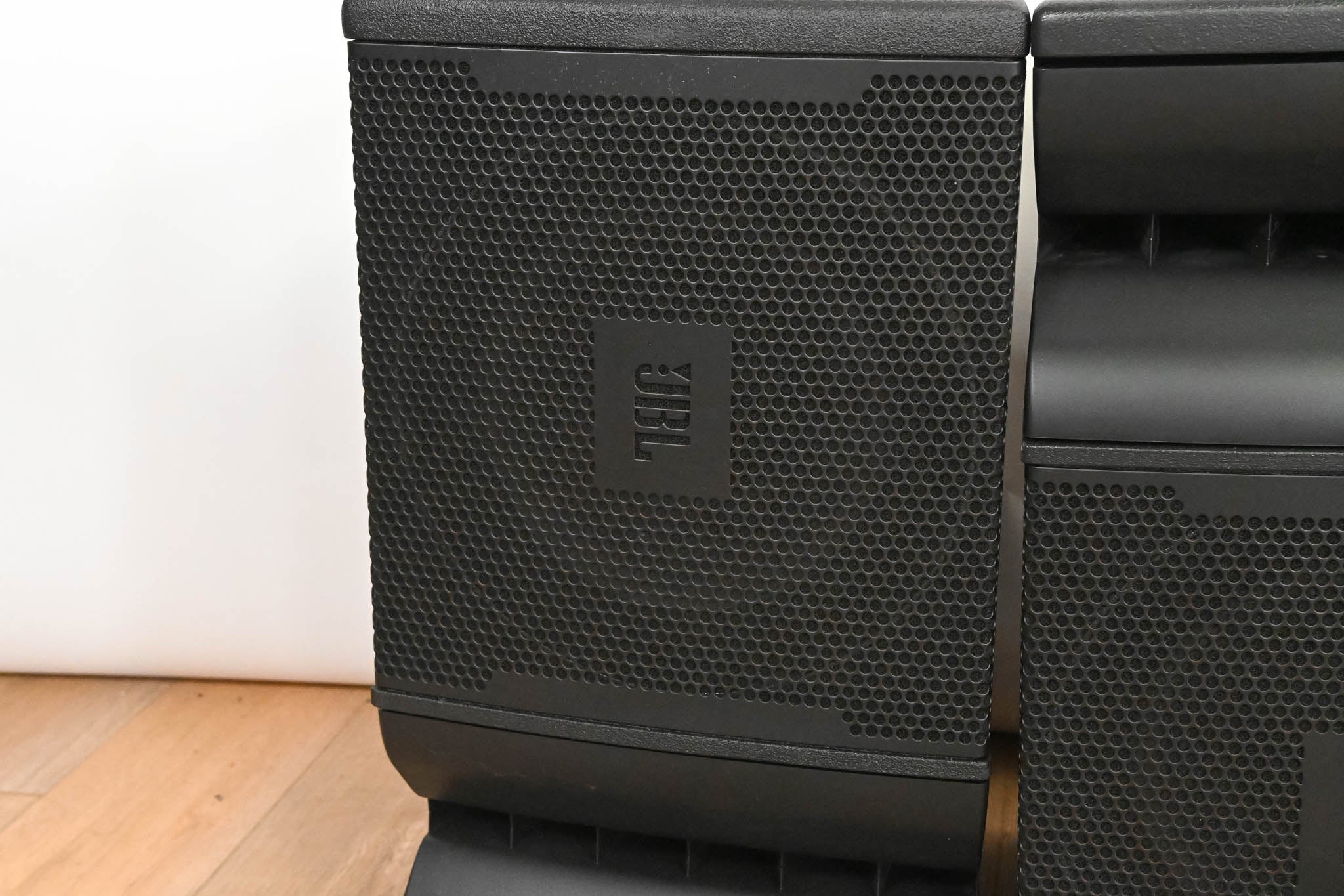 JBL VRX932LA 3200W 12-inch Line Array Speaker (PAIR)