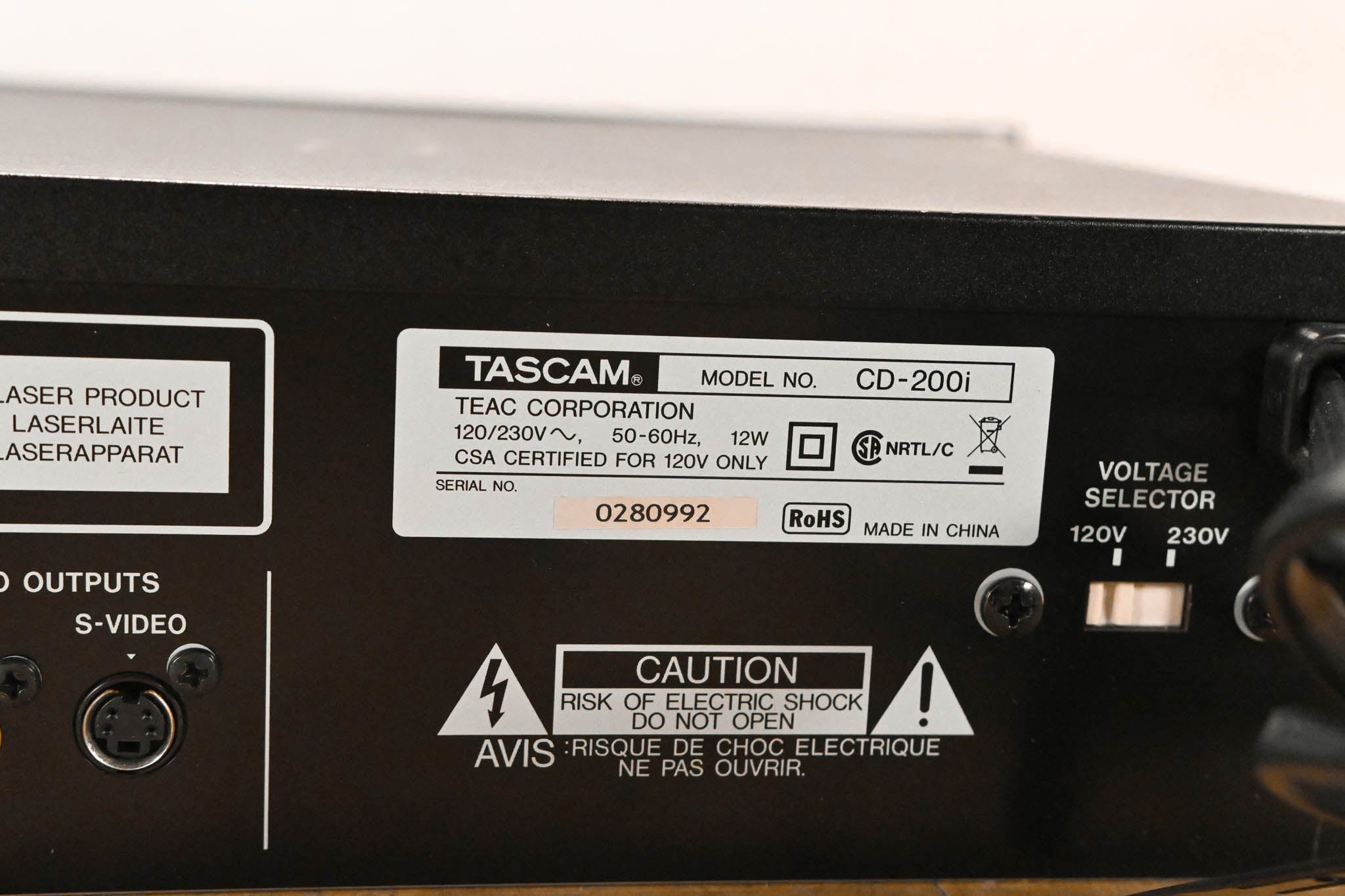 TASCAM CD-200i Rackmountable CD Player with iPod Dock