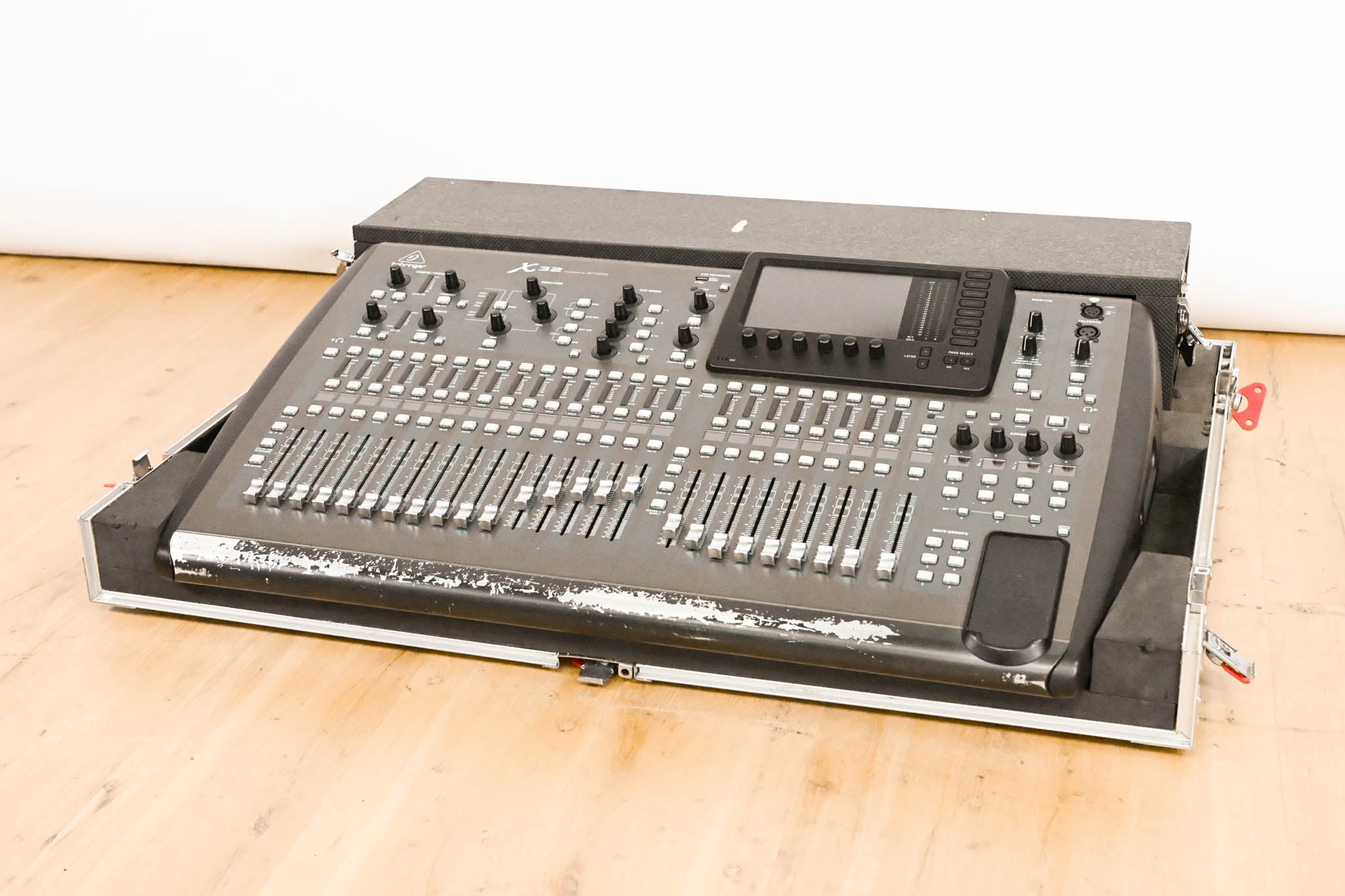 Behringer X32 40-Channel Digital Mixing Console with Road Case